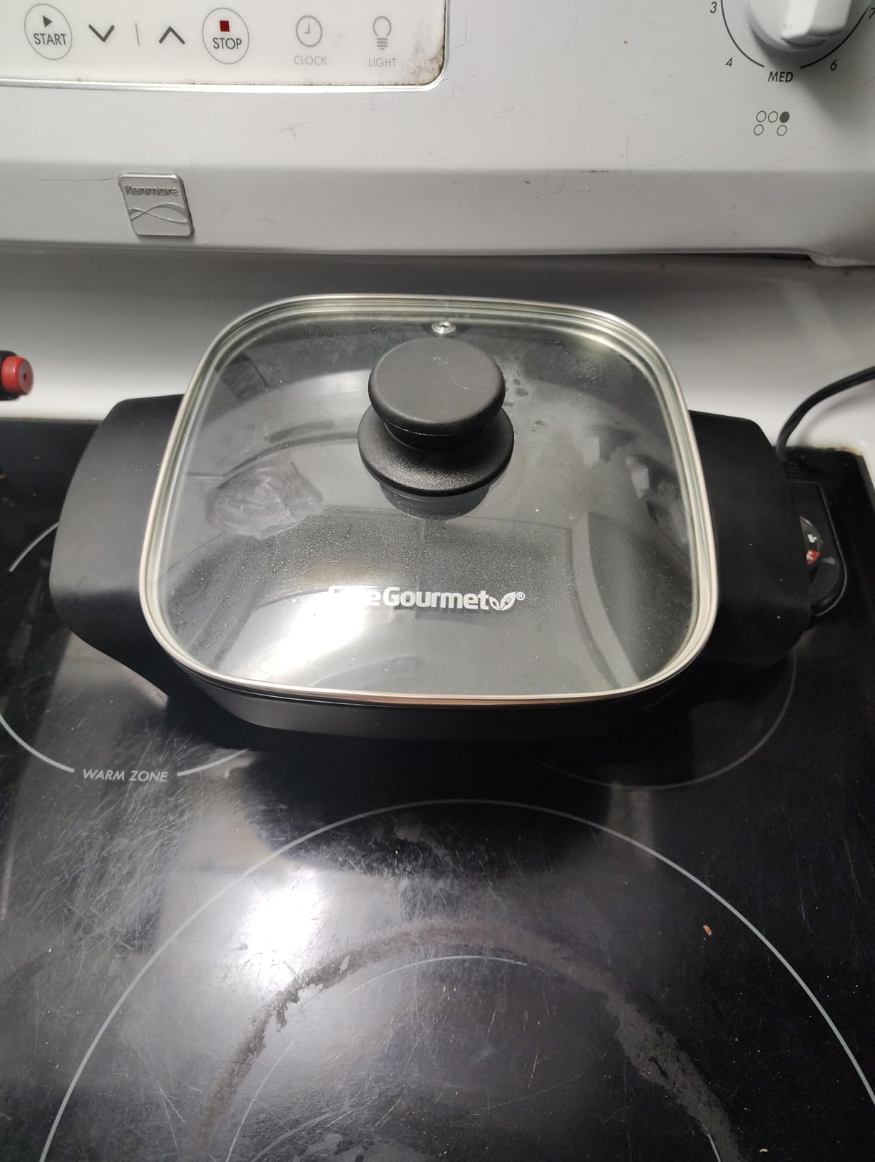Elite Gourmet Stow-Away Ceramic Skillet, PFAS-Free Ceralast™, 1500W customer photo 1