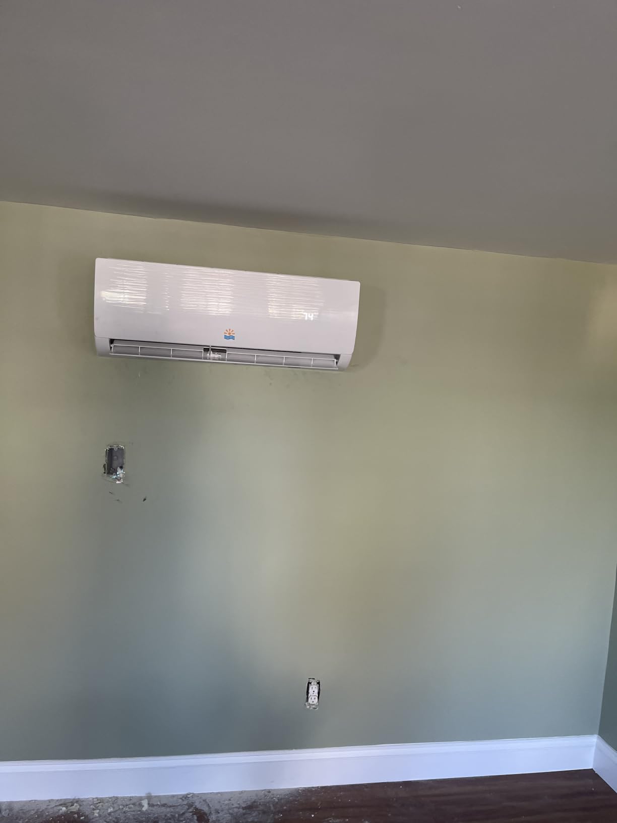 Rellytech Mini Split AC/Heating System - 19 SEER2 9000 BTU Mini Split AC Unit Inverter Heating and Cooling, 115v Energy Efficient Ductless Air Conditioner Up to 550sq.ft, 24H Timer, Installation Kit customer photo 1