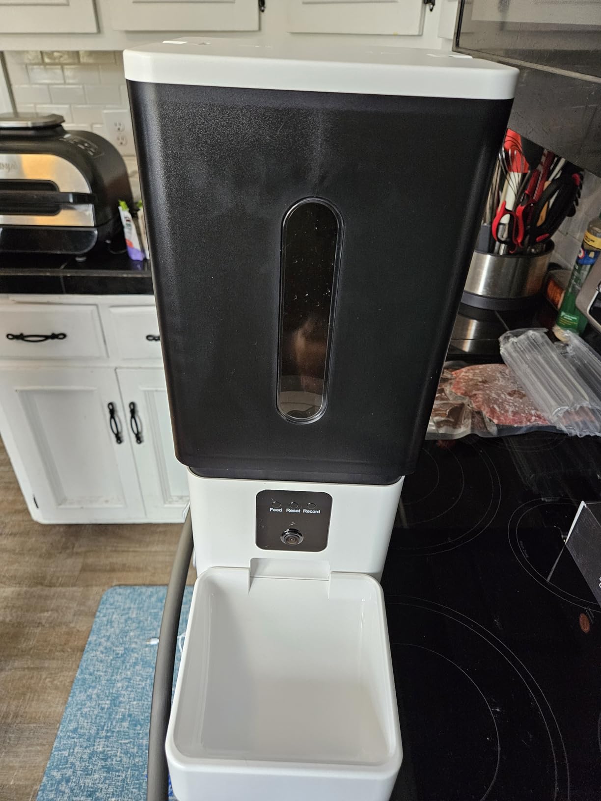 Large Breed Automatic Dog Feeder: 12L/50 Cups for 20-Days Food customer photo 2
