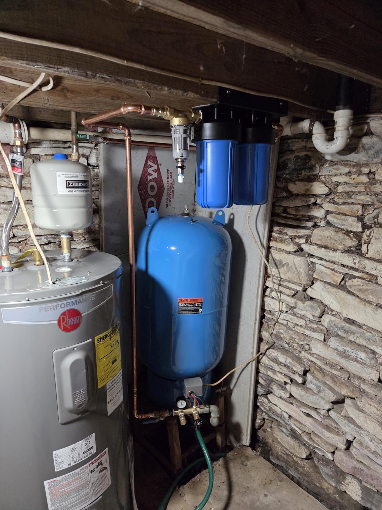 VEVOR 34-Gallon Vertical Well Pressure Tank, Pre-Charged Pressurized Water Tank for Well Pumps, Heavy-Duty Carbon Steel Water Storage Container for Home, School, Farm & Irrigation Systems customer photo 1