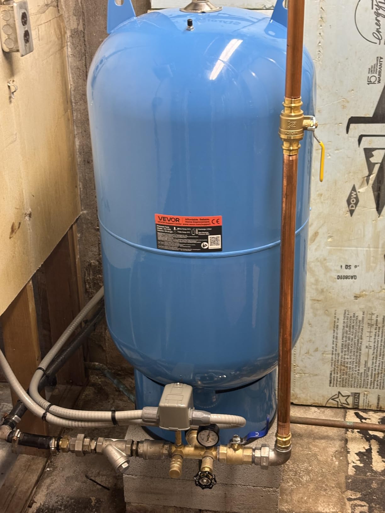 VEVOR 20-Gallon Vertical Well Pressure Tank, Pre-Charged Pressurized Water Tank for Well Pumps, Heavy-Duty Carbon Steel Water Storage Container for Home, School, Farm & Irrigation Systems customer photo 1