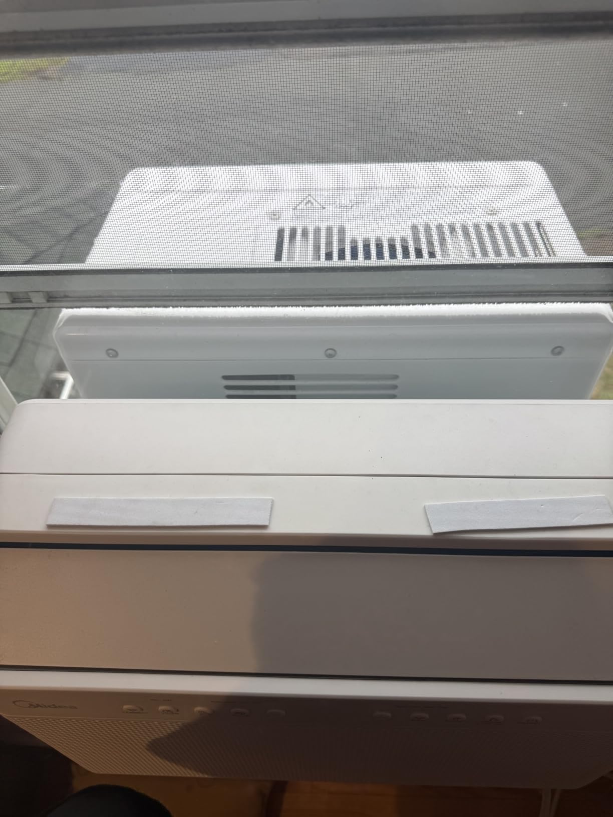 Midea 10,000 BTU U Shaped Window Air Conditioner, Cools up to 450 Sq Ft customer photo 1
