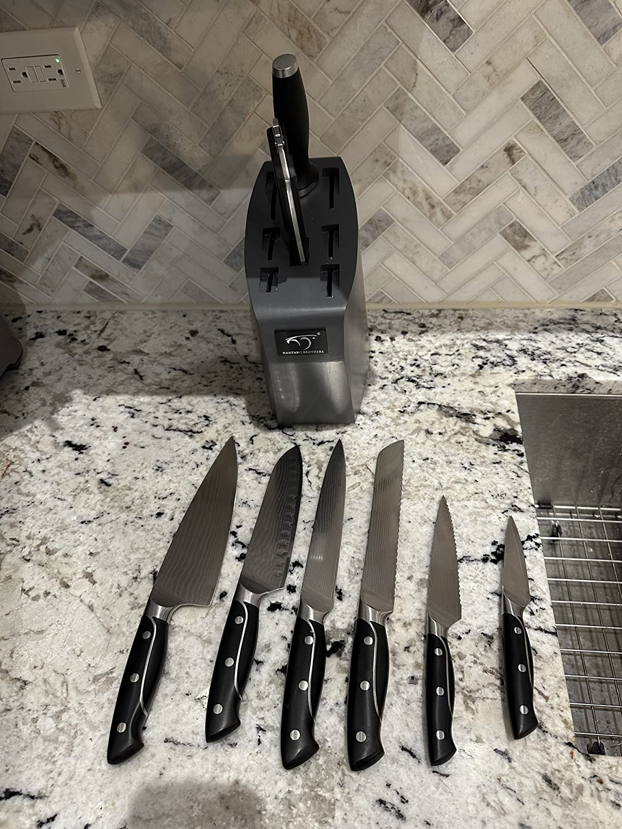 NANFANG BROTHERS Damascus Kitchen Knife Set 14 Pieces with Shears & Sharpener - VG10 Damascus Steel, ABS Ergonomic Handle, Wooden Block Storage White customer photo 1