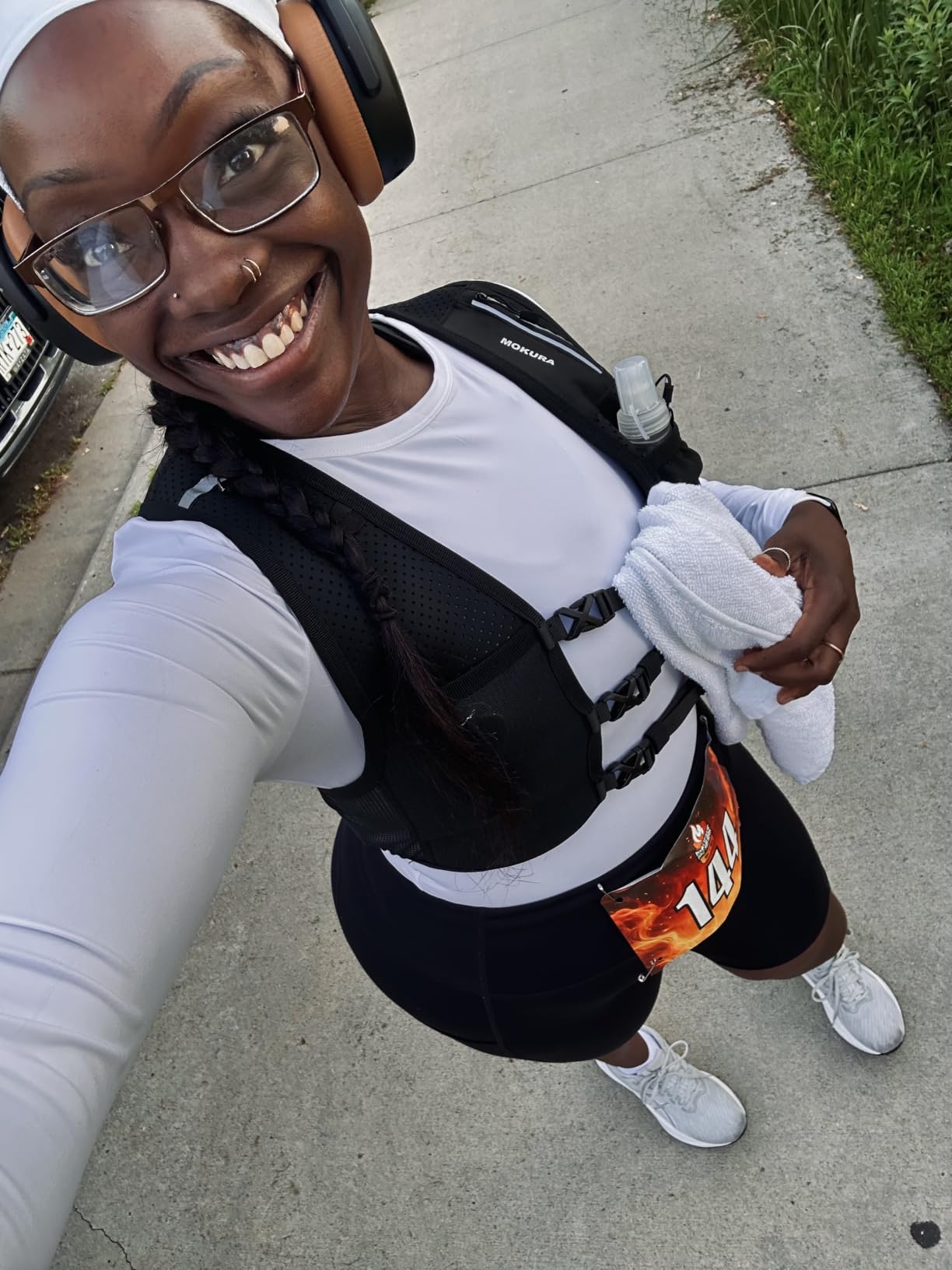 MOKURA Running Vest for Women Men with 500ML Soft Flask & Phone Holder customer photo 2