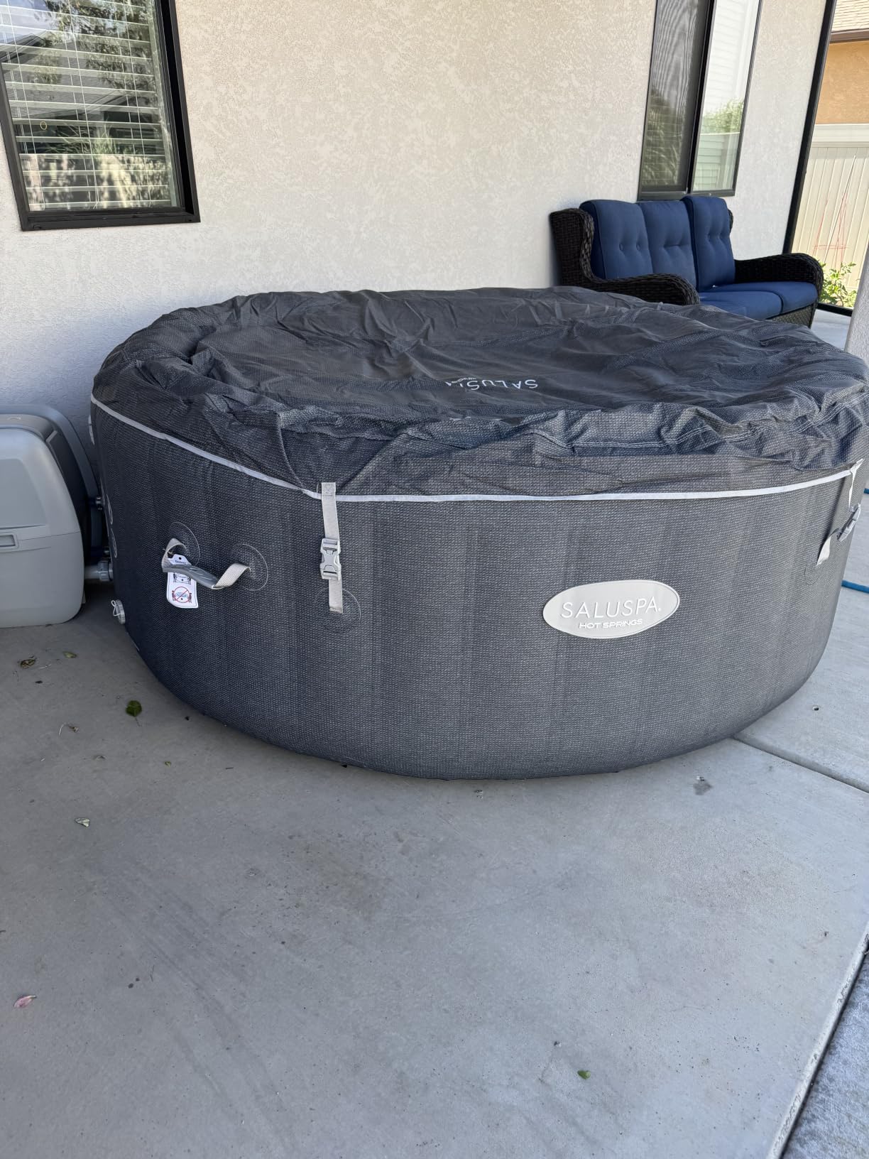 SaluSpa Hot Springs 2-4 Person Round Inflatable Hot Tub, Energy-Efficient customer photo 1