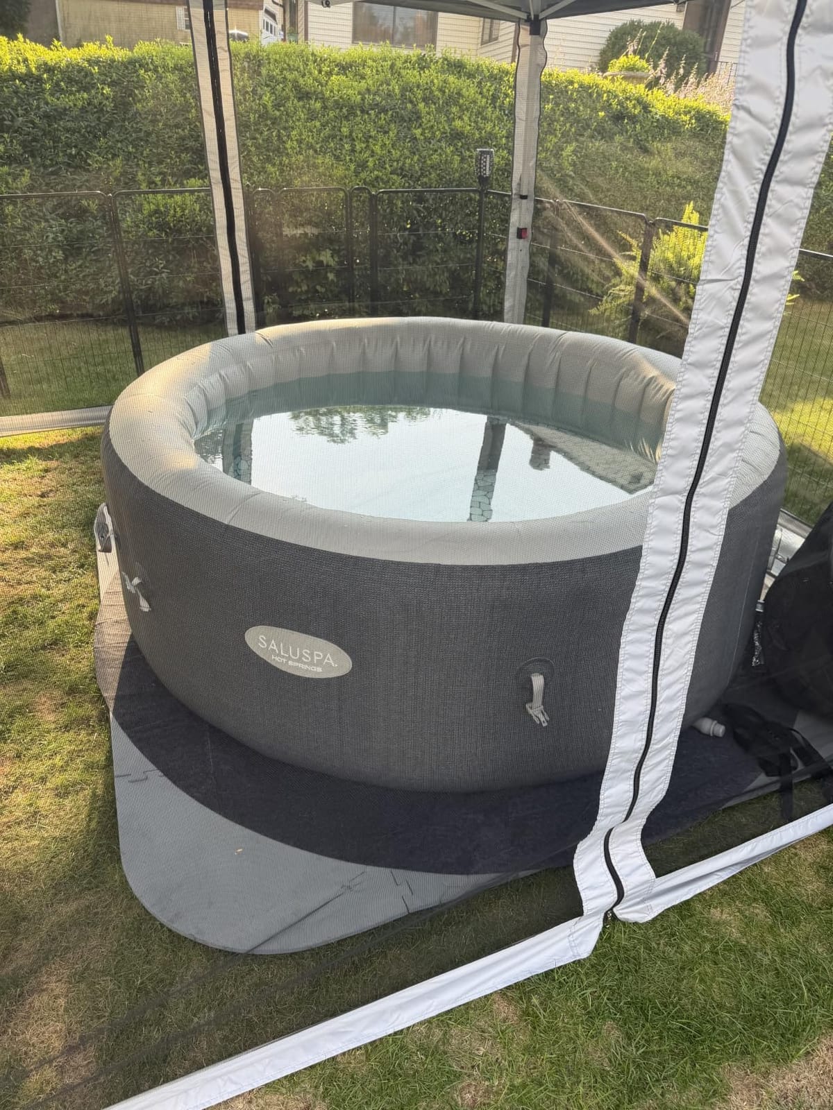 SaluSpa Hot Springs 2-4 Person Round Inflatable Hot Tub, Energy-Efficient customer photo 2