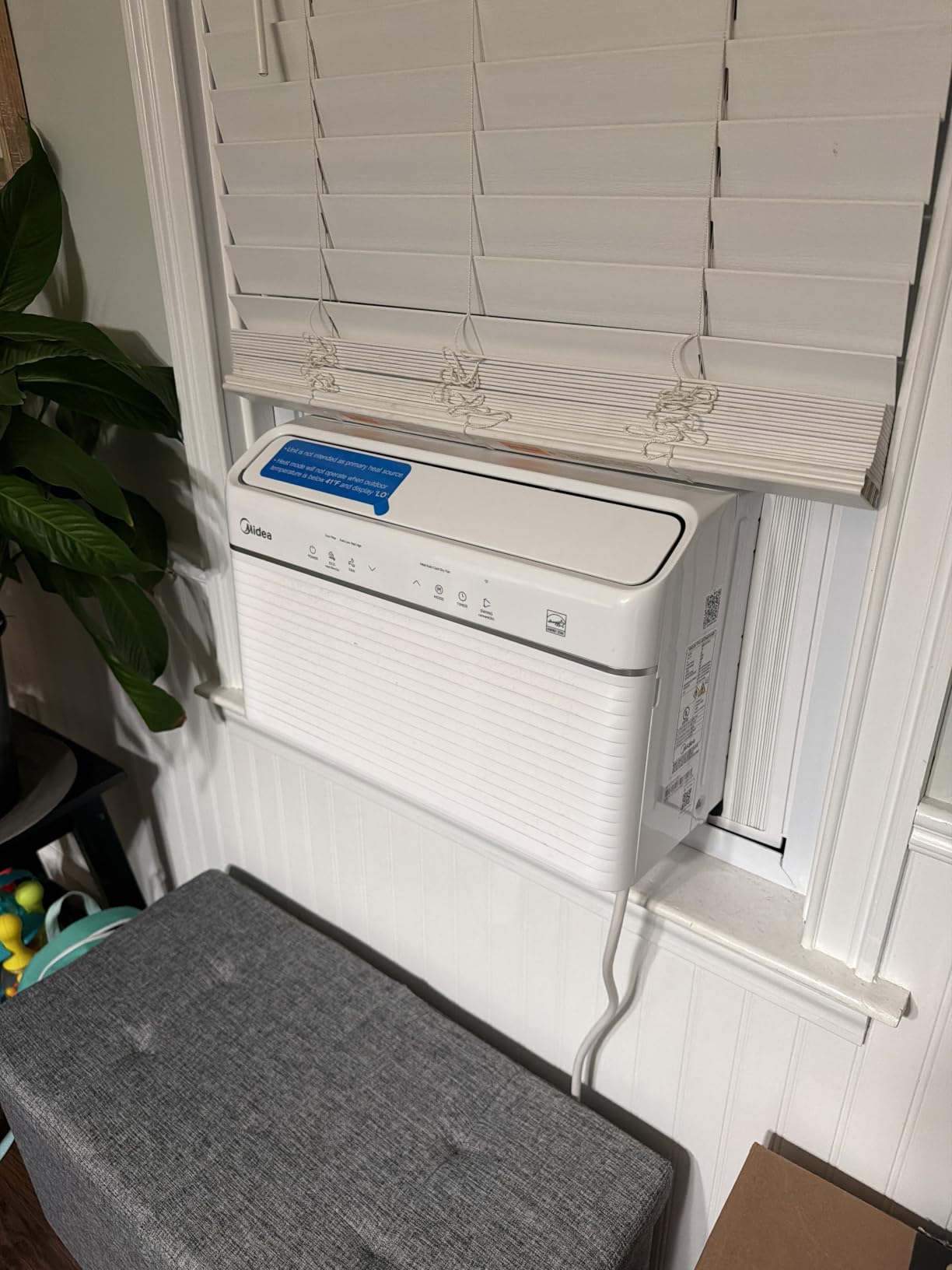 Midea 12,000 BTU Window Air Conditioner with Heat, 550 Sq Ft customer photo 1