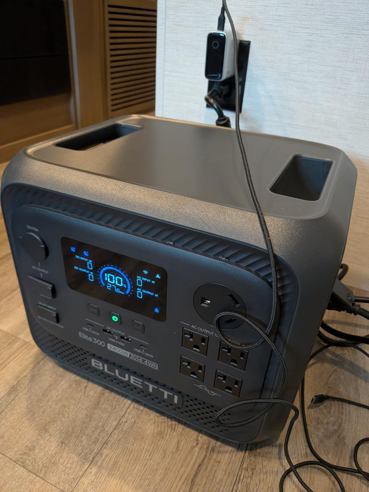 BLUETTI Solar Generator Elite 300 with 350W Solar Panel Included, 3014.4Wh customer photo 1