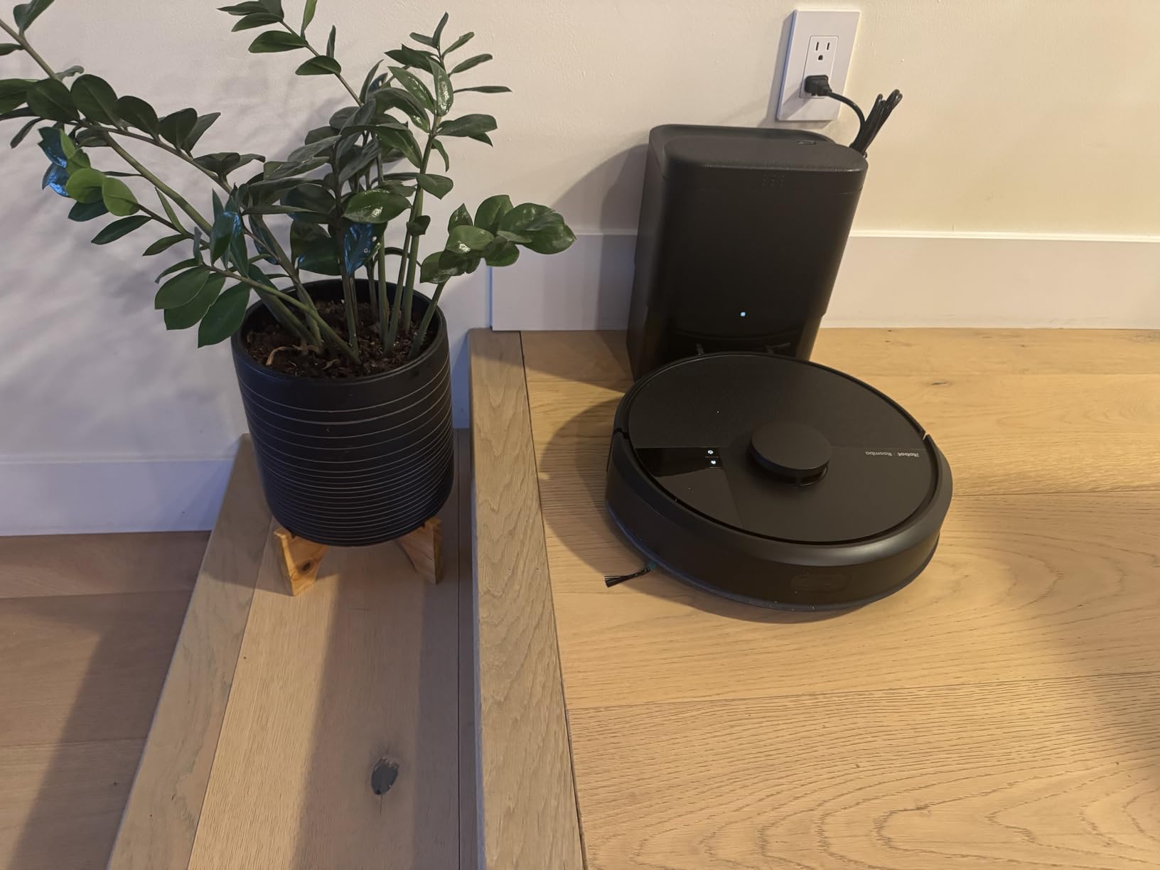 iRobot Roomba 105X Combo Robot Vacuum & Mop with AutoEmpty Dock, Self‑Emptying for Up to 75 Days, 70× Power‑Lifting Suction, Smart LiDAR Mapping, App & Voice Control, Ideal for Homes with Pets & Kids customer photo 1