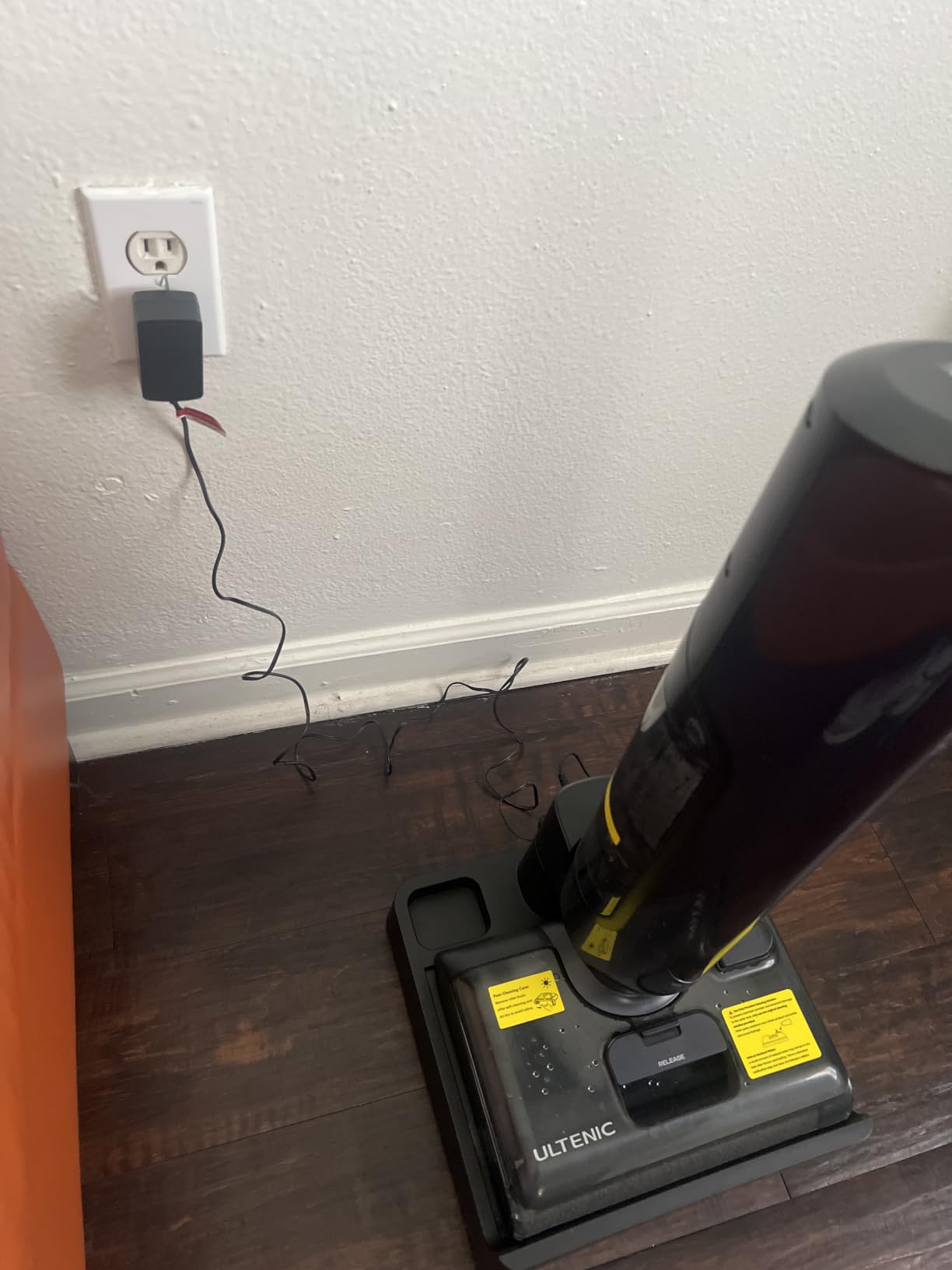 Ultenic Wet Dry Vacuum Cleaner, Vacuum Mop for Wet & Dry Messes, 180° Lay-Flat & Auto Self-Cleaning, 60Mins Runtime & Edge-Cleaning, Anti-Tangle Roller for Hard Floor and Pet Hair, AC1 TriFlex customer photo 1