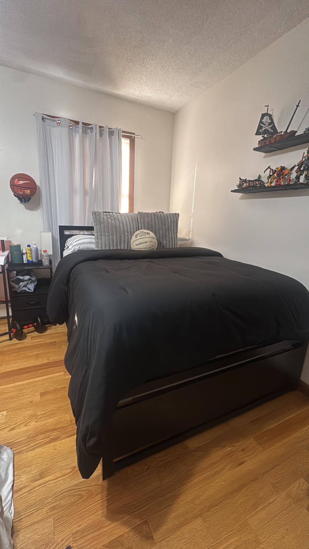 SHA CERLIN Heavy Duty King Size Bed Frame with Modern Headboard, Black customer photo 1
