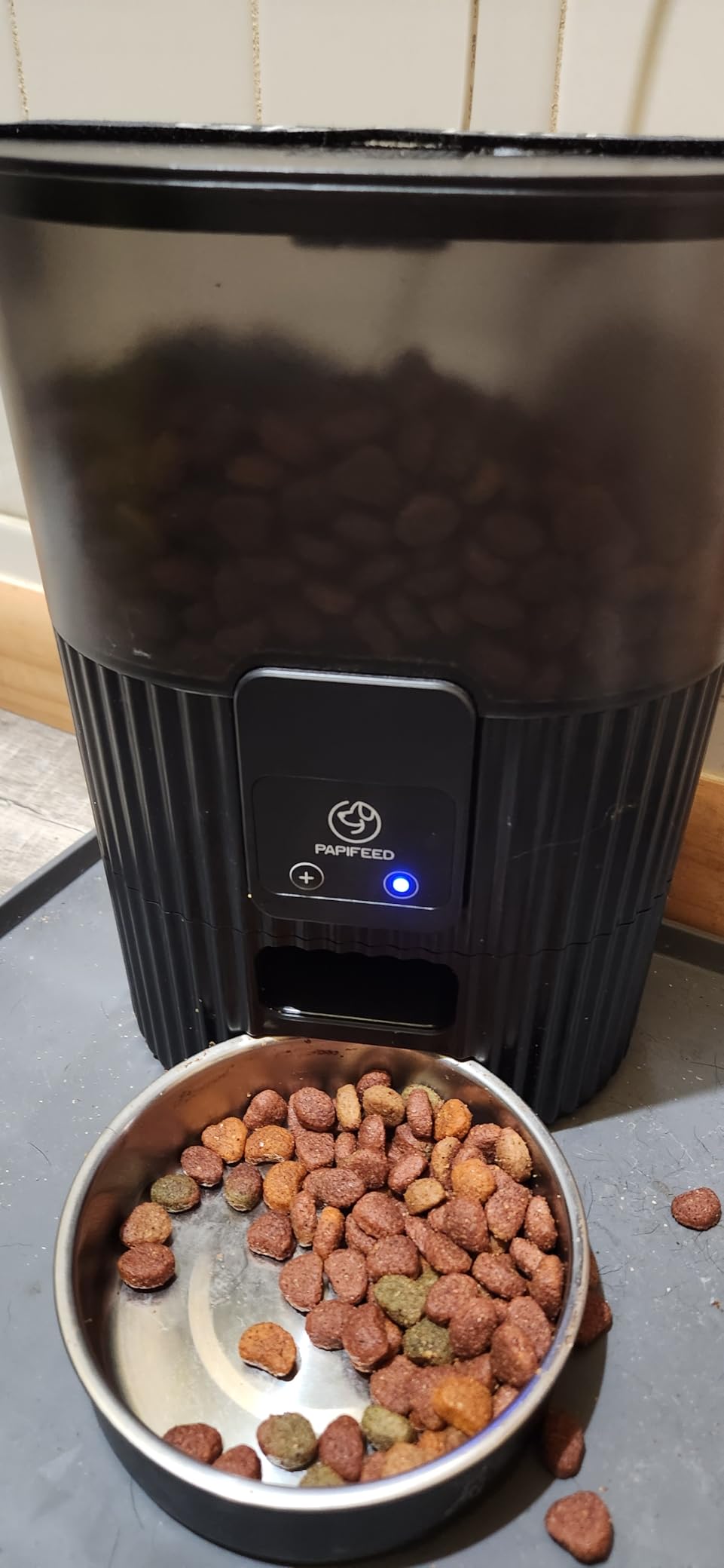 PAPIFEED Automatic Cat Feeder with Camera, WiFi Auto Cat Feeder with App, 3L Slow-Feed Cat Food Dispenser for Dry Food, Dual Power Supply Timed Pet Feeder, 10 Meals/Day, 6 Portions/Meal customer photo 1