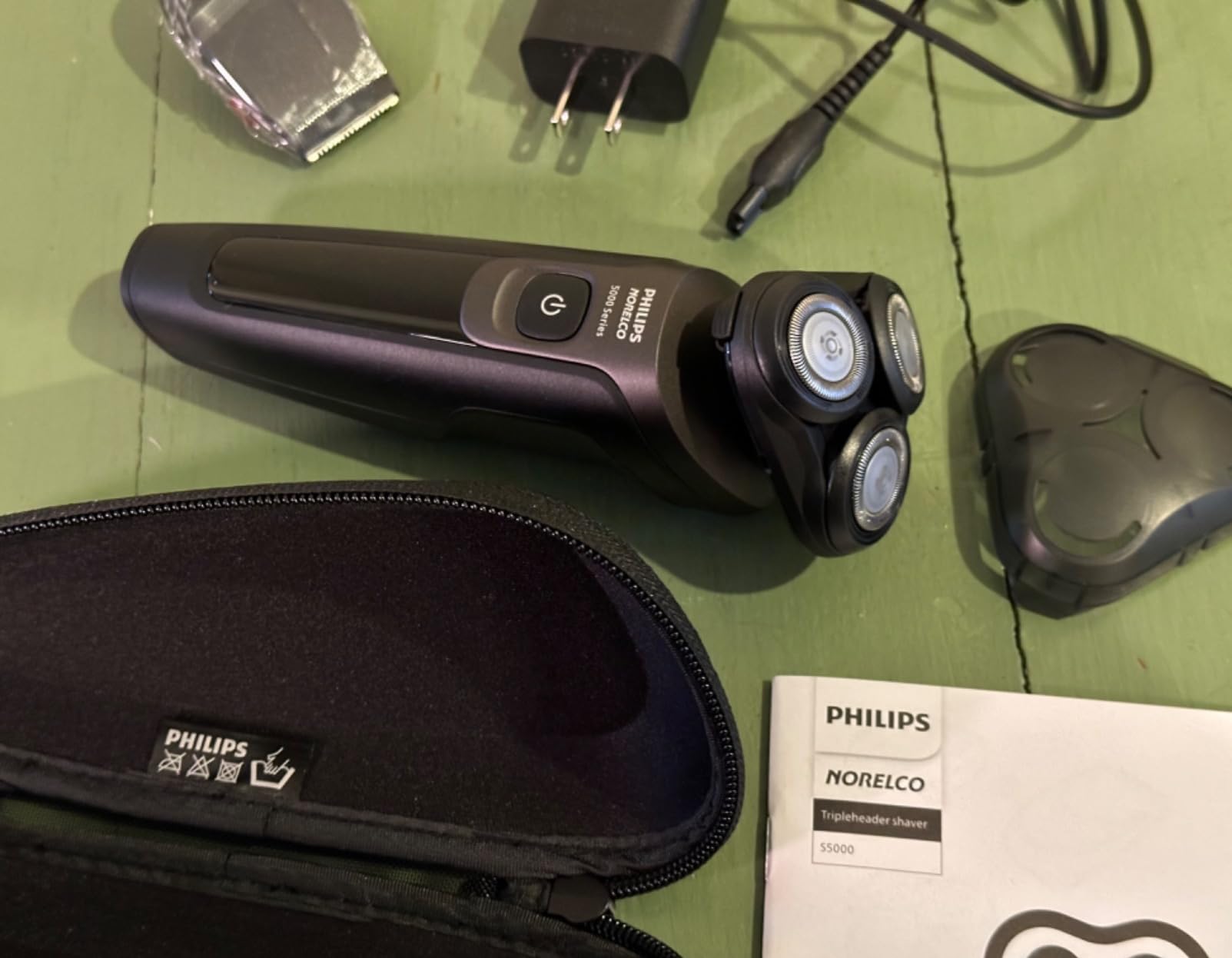 PHILIPS AquaTouch Wet & Dry Electric Shaver for Men, Rechargeable Rotary Razor with ComfortCut Blades and Precision Trimmer 5D Flex Head-Packaging May Vary customer photo 2