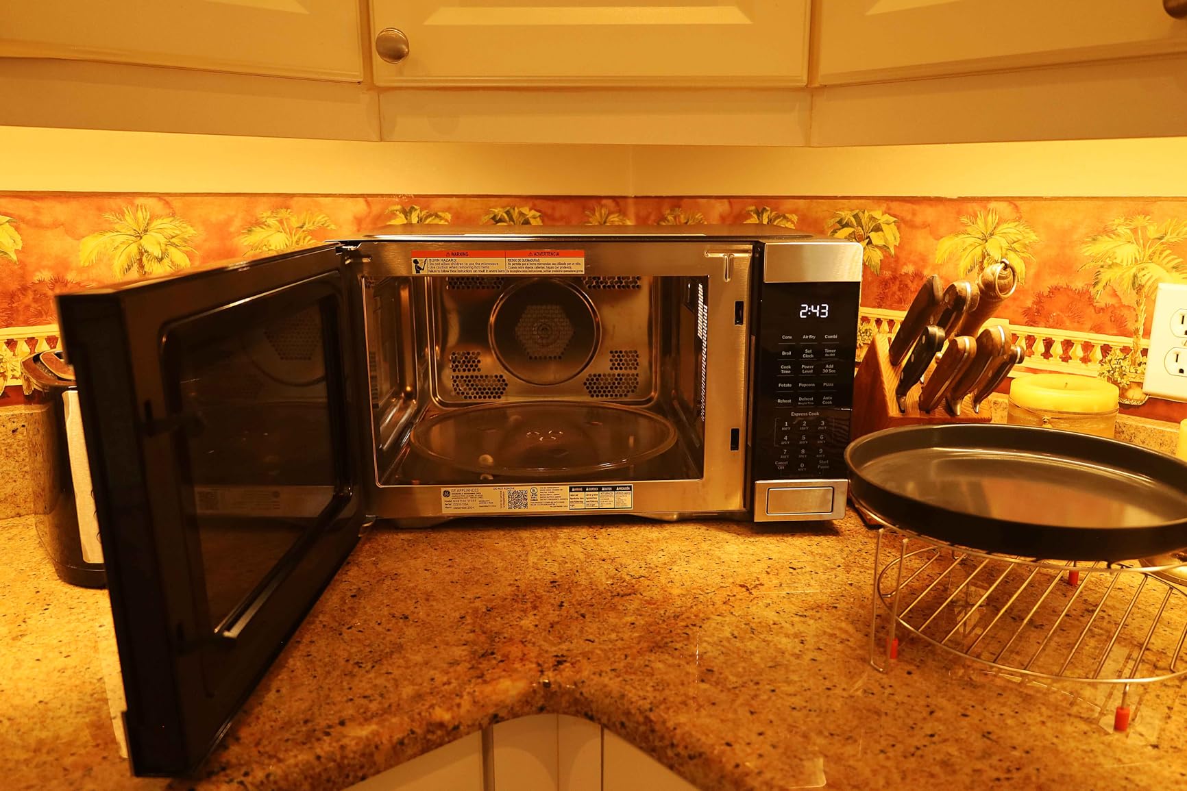 GE 4-in-1 Air Fry Countertop Microwave Oven, 1050 Watt, 1.0 Cu. Ft., Black customer photo 1