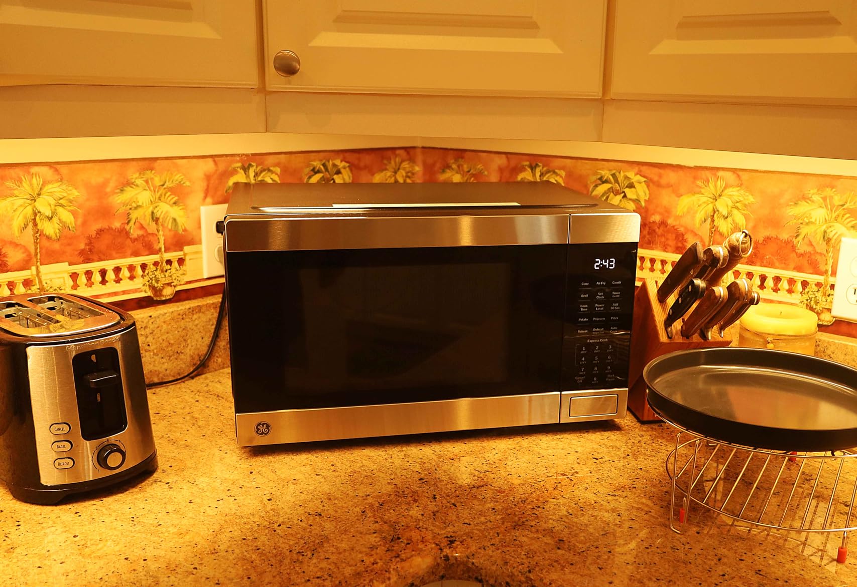GE 4-in-1 Air Fry Countertop Microwave Oven, 1050 Watt, 1.0 Cu. Ft., Black customer photo 2
