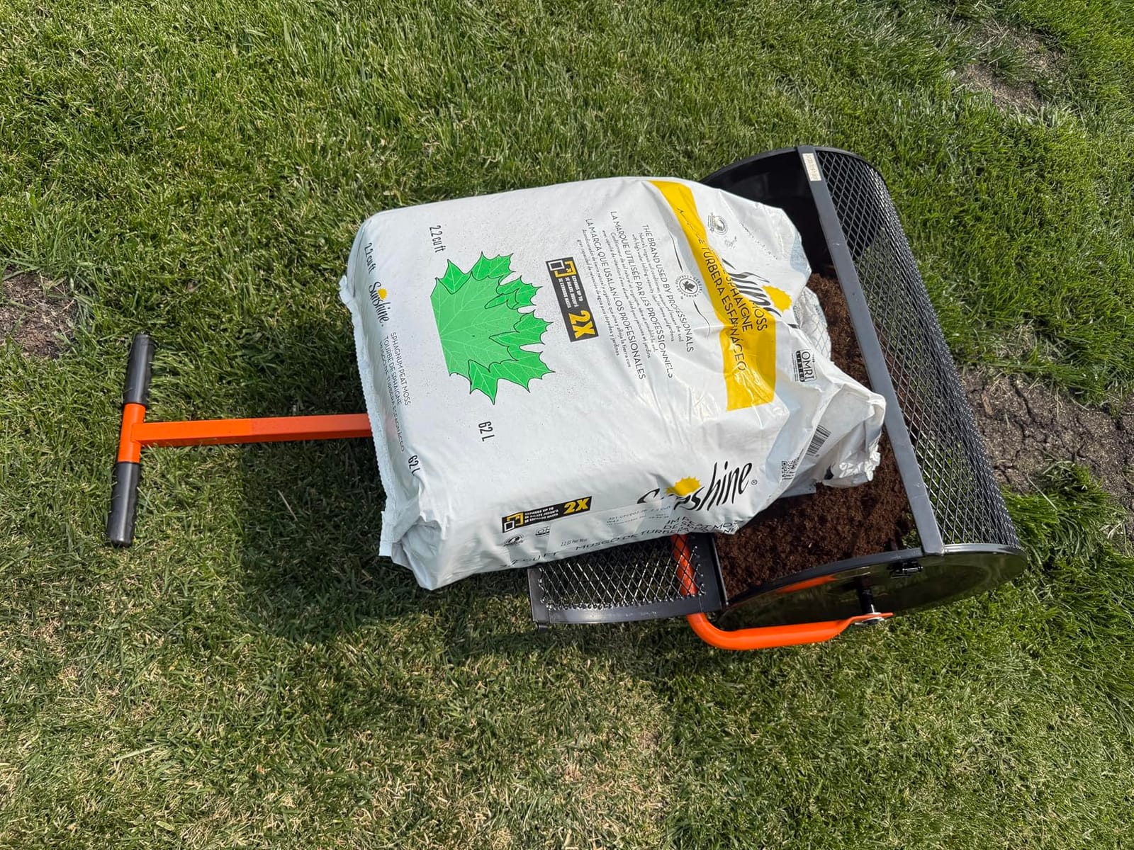 VEVOR Broadcast Spreader 100 lbs Capacity Walk-Behind Push Spreader Black | For Lawn Garden, 0-9.8 ft Spreading Width, 13 in All Terrain Pneumatic Tires, Hopper Grate for Seed Fertilizer Salt Ice Melt customer photo 2