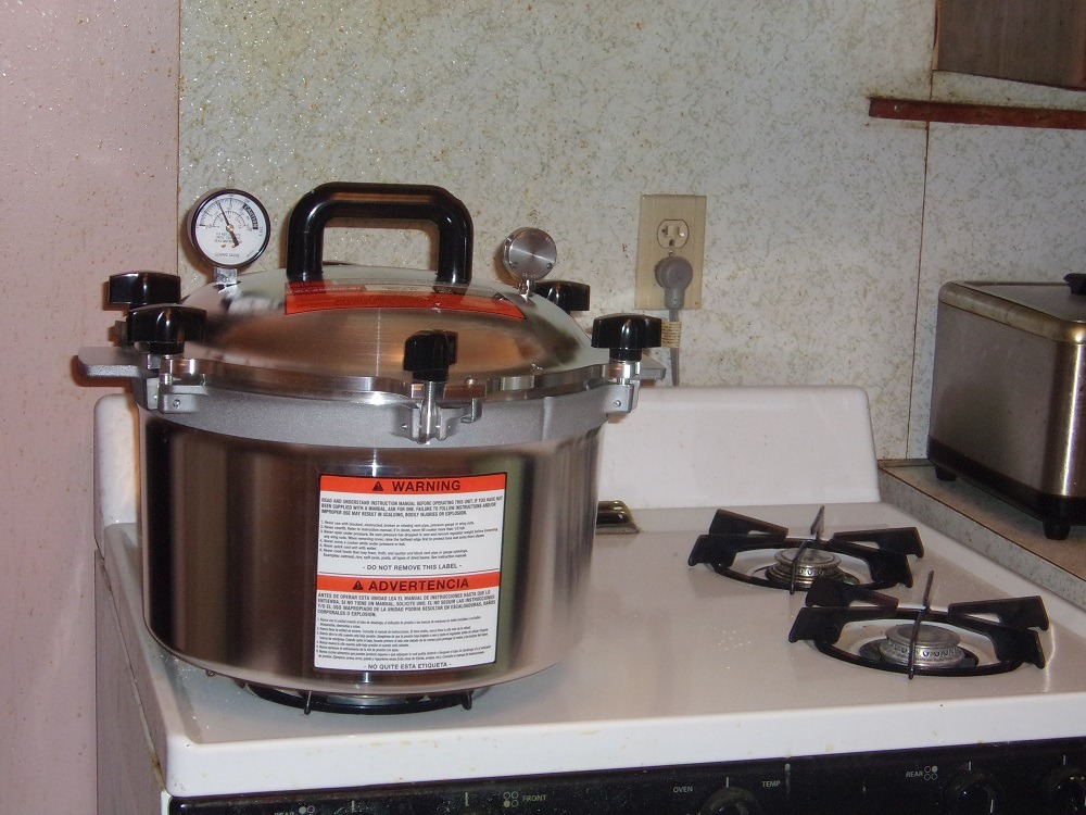 All American 1930: 25qt Pressure Cooker/Canner (The 925) - Exclusive Metal-to-Metal Sealing System - Easy to Open & Close - Suitable for Gas, Electric, or Flat Top Stoves - Made in the USA customer photo 1