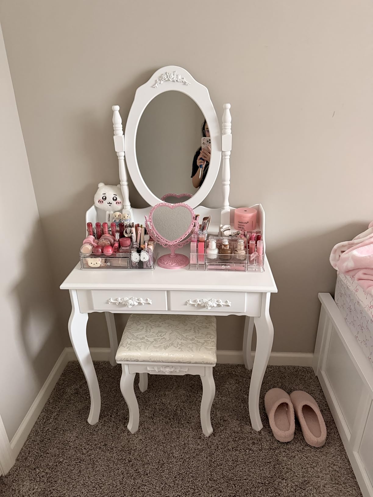 Vanity Table Set ,Makeup Table with Oval Mirror & Stool, Bedroom Wood Dressing Table with 4 Drawers White customer photo 1