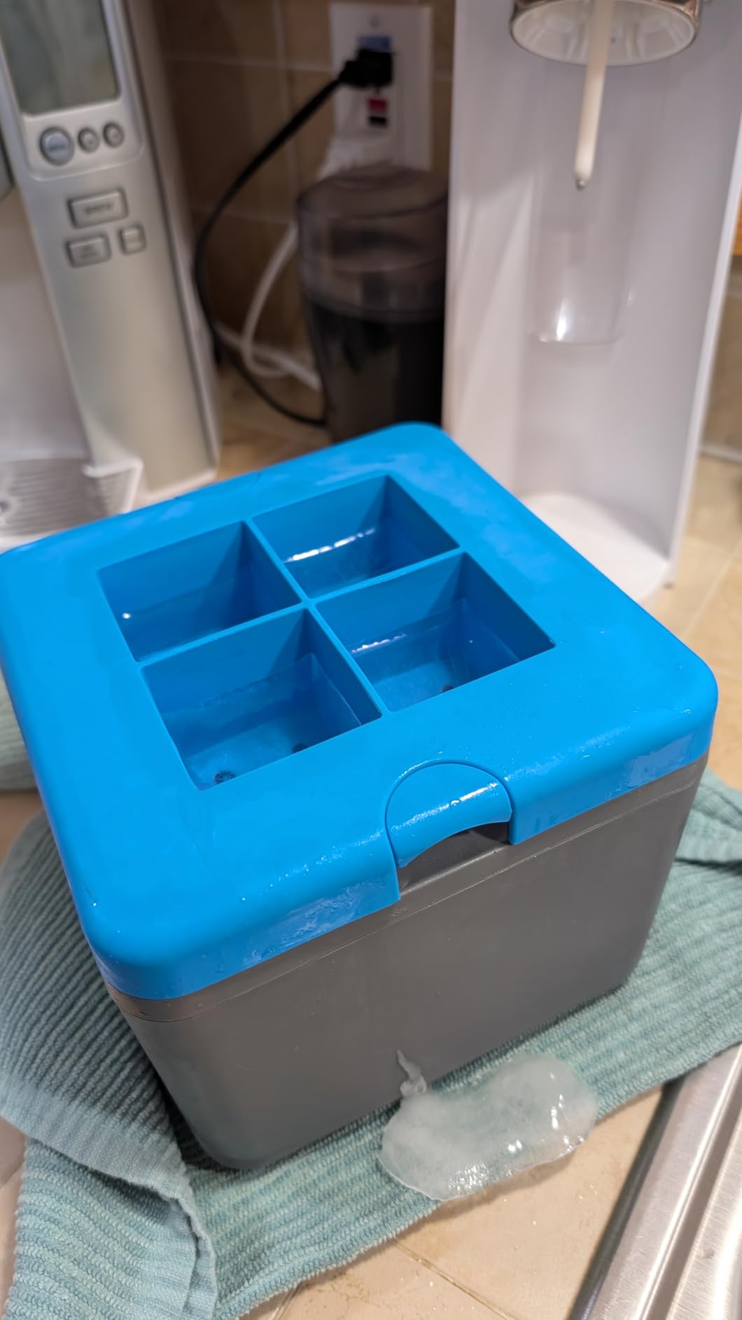 True Cubes Crystal Clear Ice Cube Maker, 4 Large 2