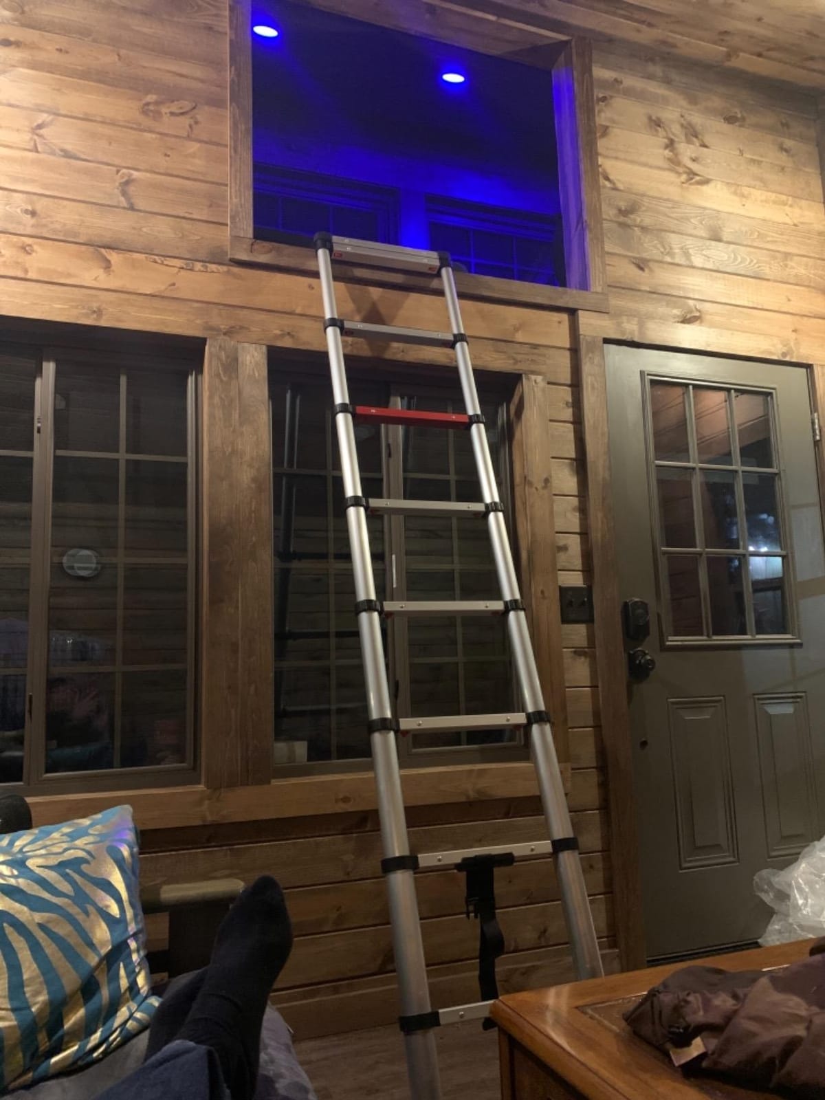 WolfWise 8.5FT Aluminum Telescoping Ladder, Collapsible Extension Ladder, 330lbs Max Capacity Black customer photo 1