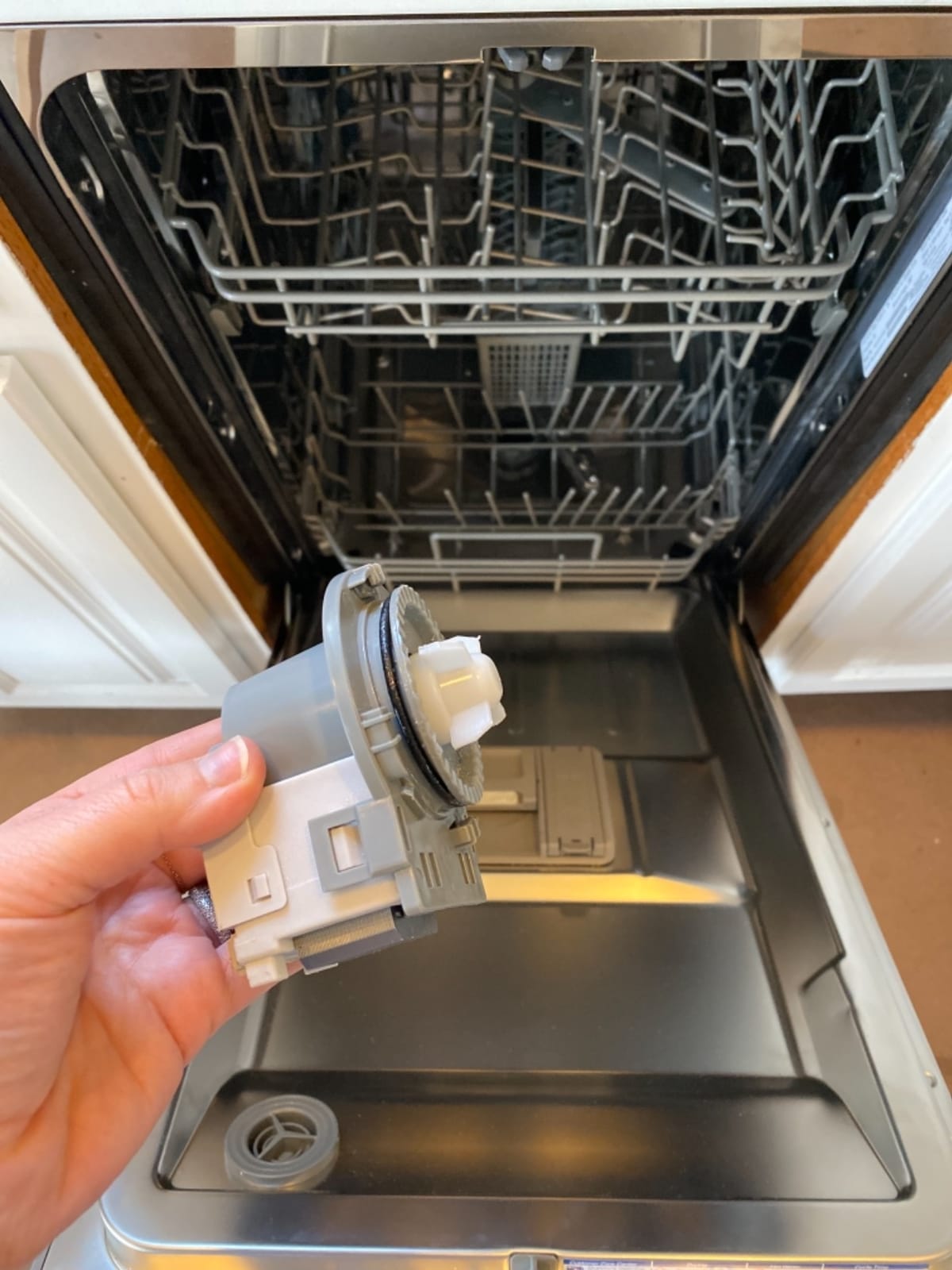 Frigidaire 18 in. ADA Compact Front Control Dishwasher in Black with Dual Spray Arms, 52 dBA, includes room-of-choice delivery customer photo 2