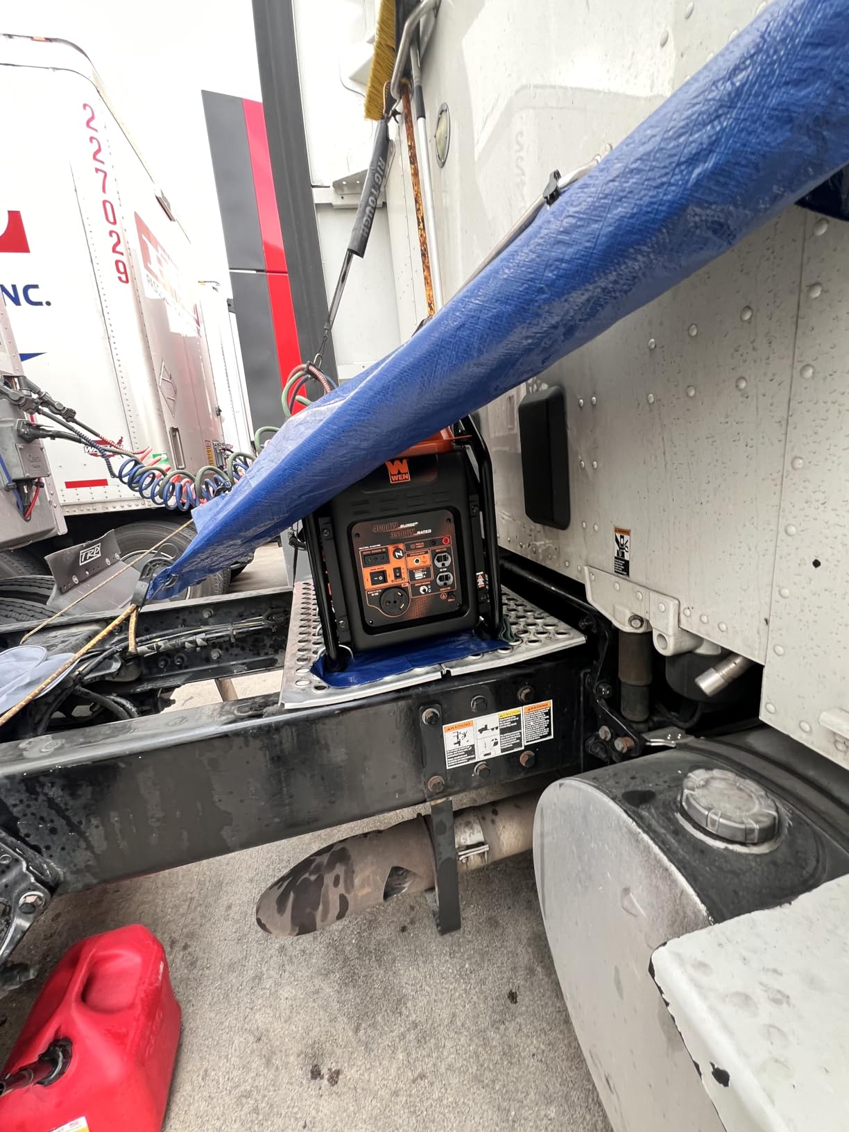 WEN GN400i RV-Ready 4000-Watt Open Frame Inverter Generator, CARB Compliant, Black/orange customer photo 1