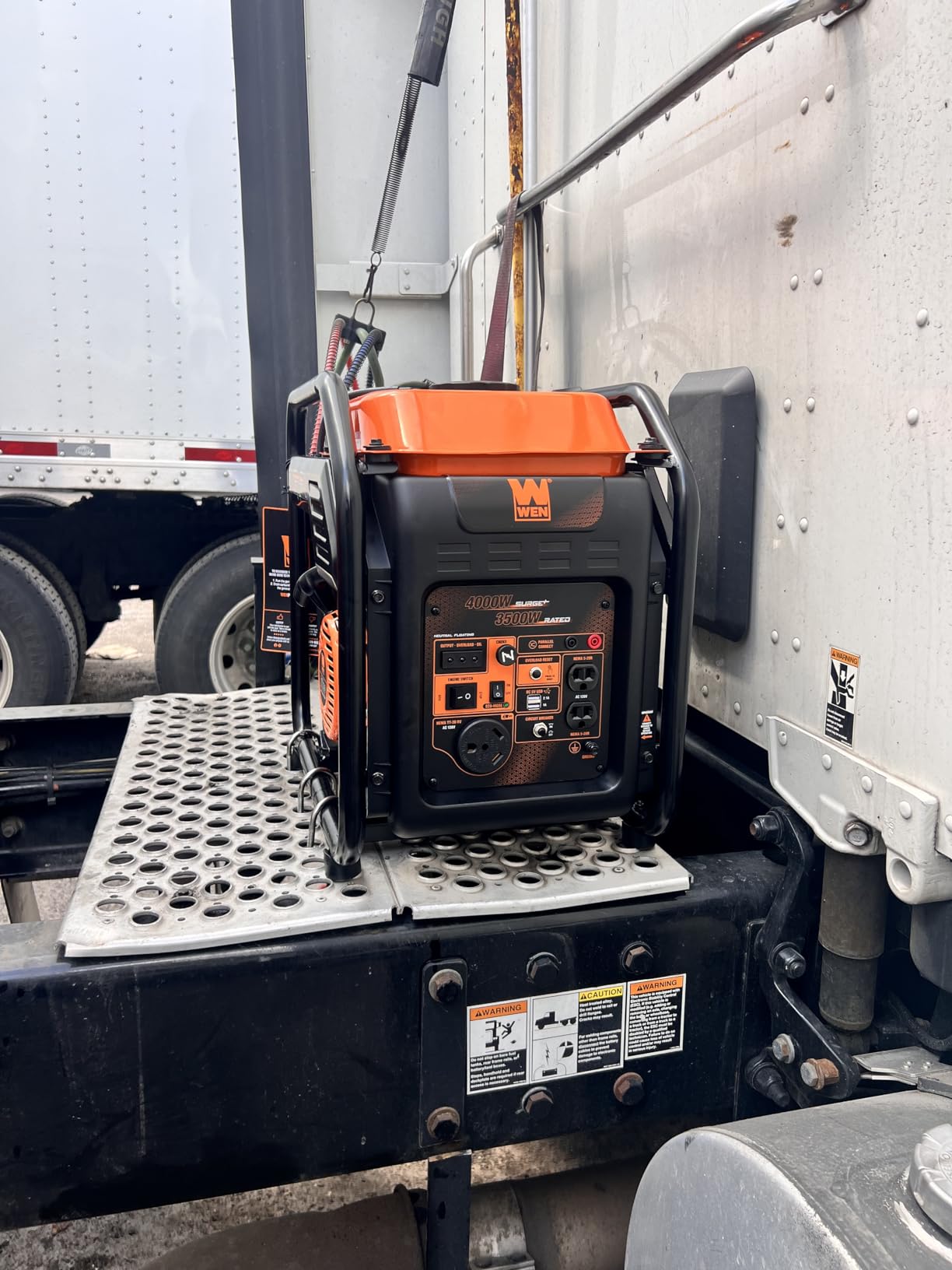 WEN GN400i RV-Ready 4000-Watt Open Frame Inverter Generator, CARB Compliant, Black/orange customer photo 2