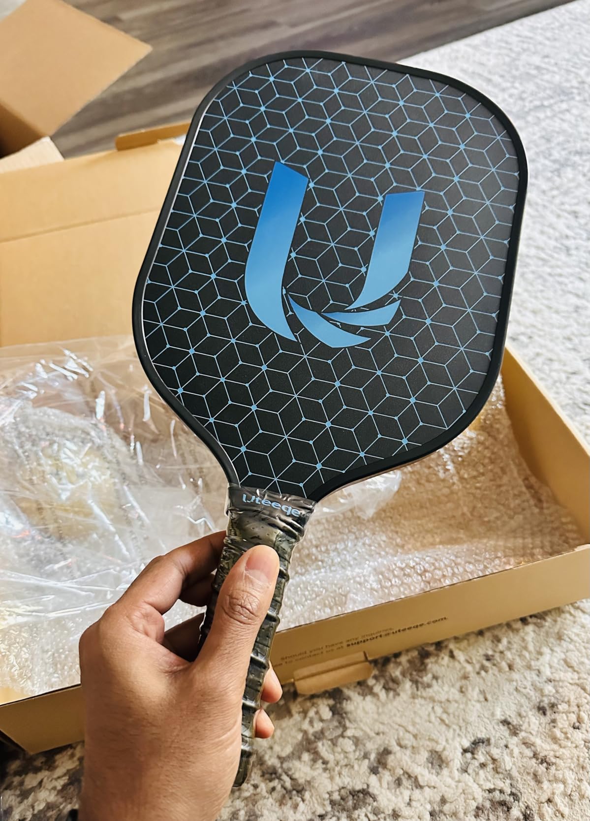 2026 Upgraded Uteeqe Pickleball Paddles Set of 2, Graphite, 14mm Thermoformed One-Mold, Semi-Textured for Extra Grit & Spin, Lightweight, USAPA Approved, Non-Slip, 4.25Inch Grip with Carry Bag & Balls customer photo 1