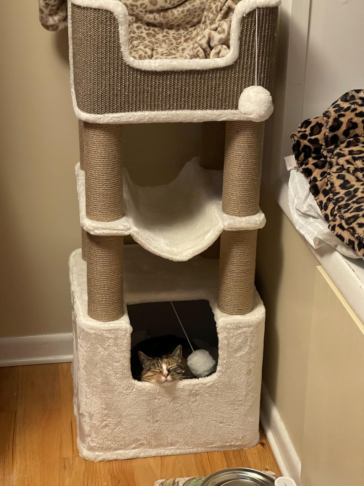 Trixie Lucano 43.3-in XXL Cat Tree, Indoor Cat Furniture with Jute Scratching Posts, Sisal and Plush Covered Condo, Dangling Interactive Toys, Gray customer photo 1