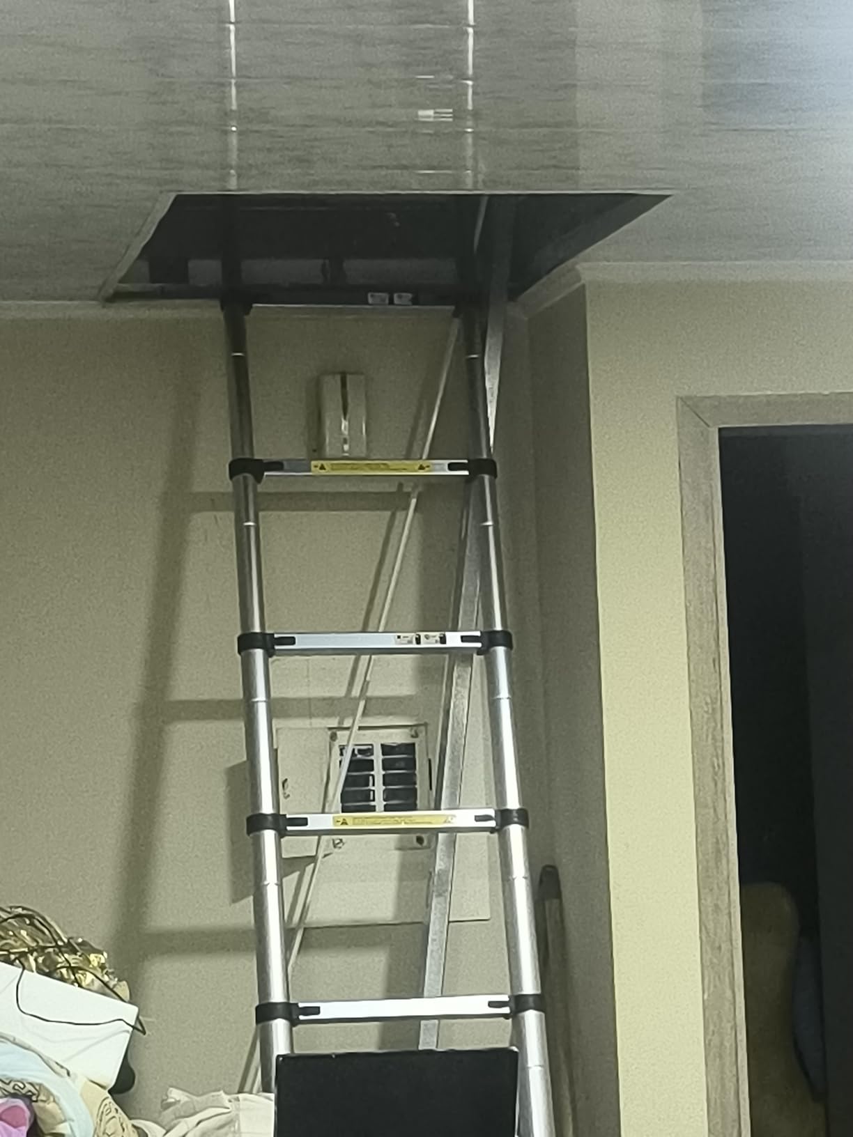 Yami 8.5FT Telescoping Ladders, Aluminum Extension Ladder customer photo 2