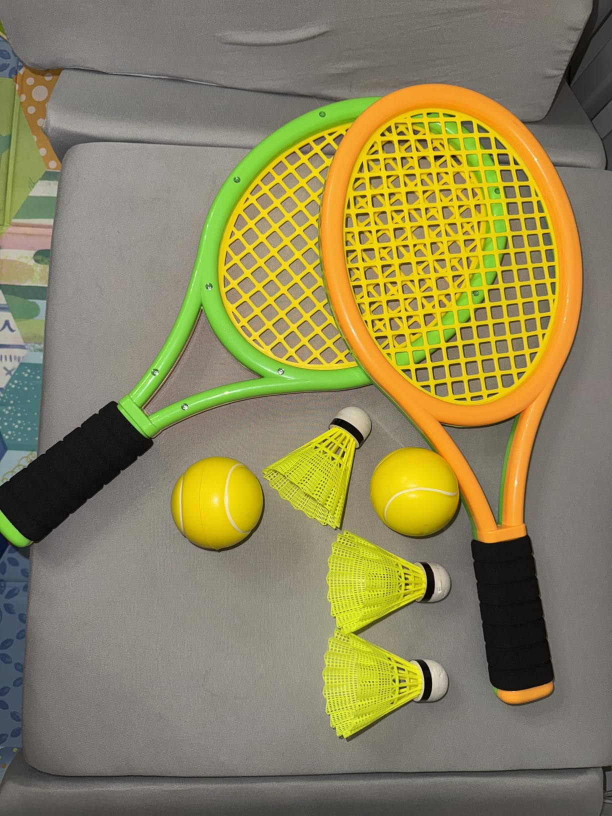 Kids Tennis Racket,17 Inch Plastic Tennis Racket with 2 Soft Balls,2 Tennis Balls and 4 Shuttlecocks for Kid,Toddler Outdoor/Indoor Sport Play customer photo 1