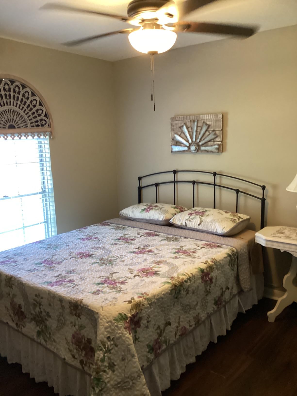 Botanical Quilt Set 3 Pieces Full/Queen Size, Green Leaves Printed on White Reversible Bedspread Coverlet Set, Soft Microfiber Lightweight Bed Cover for All Season (90
