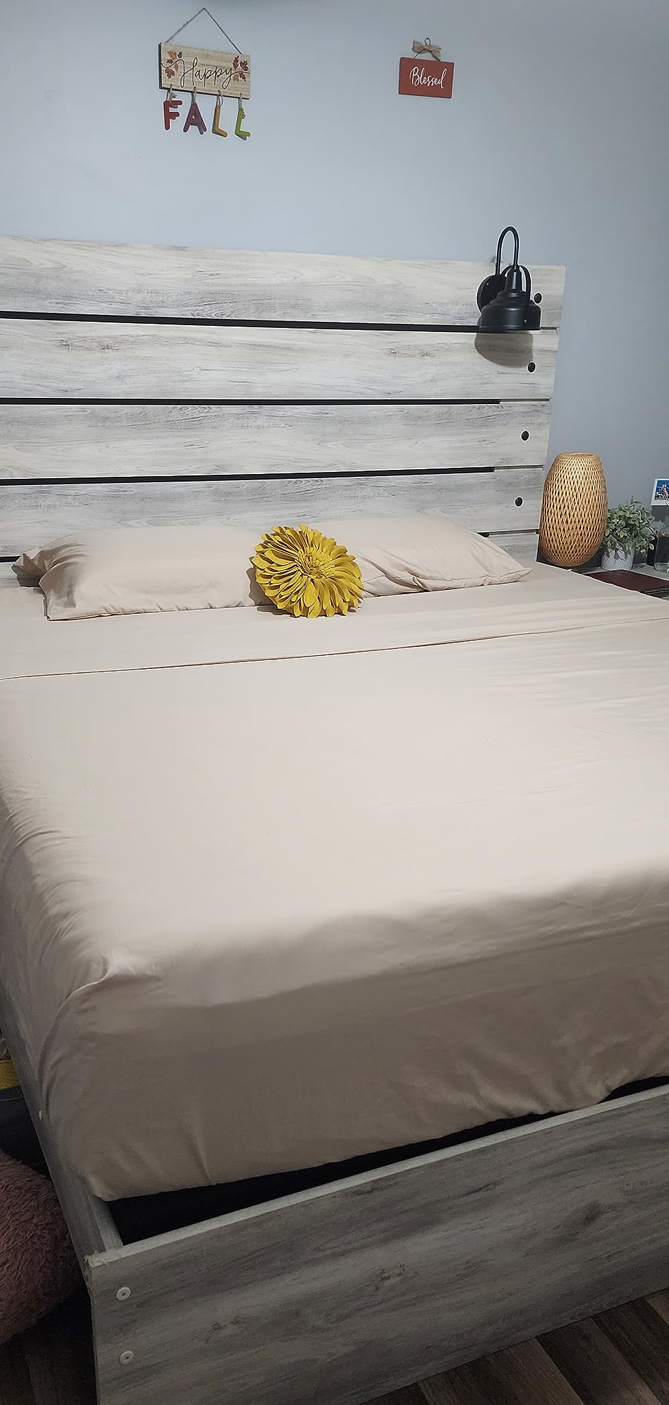 Danjor Linens Bed Sheet Set Queen Size for Hot Sleepers, Hotel Premium Sheets with 4 Pillowcases, Lightweight Brushed Microfiber Deep Pockets, Breathable Cooling 6 Piece Bedding Sets, Spa Blue customer photo 1