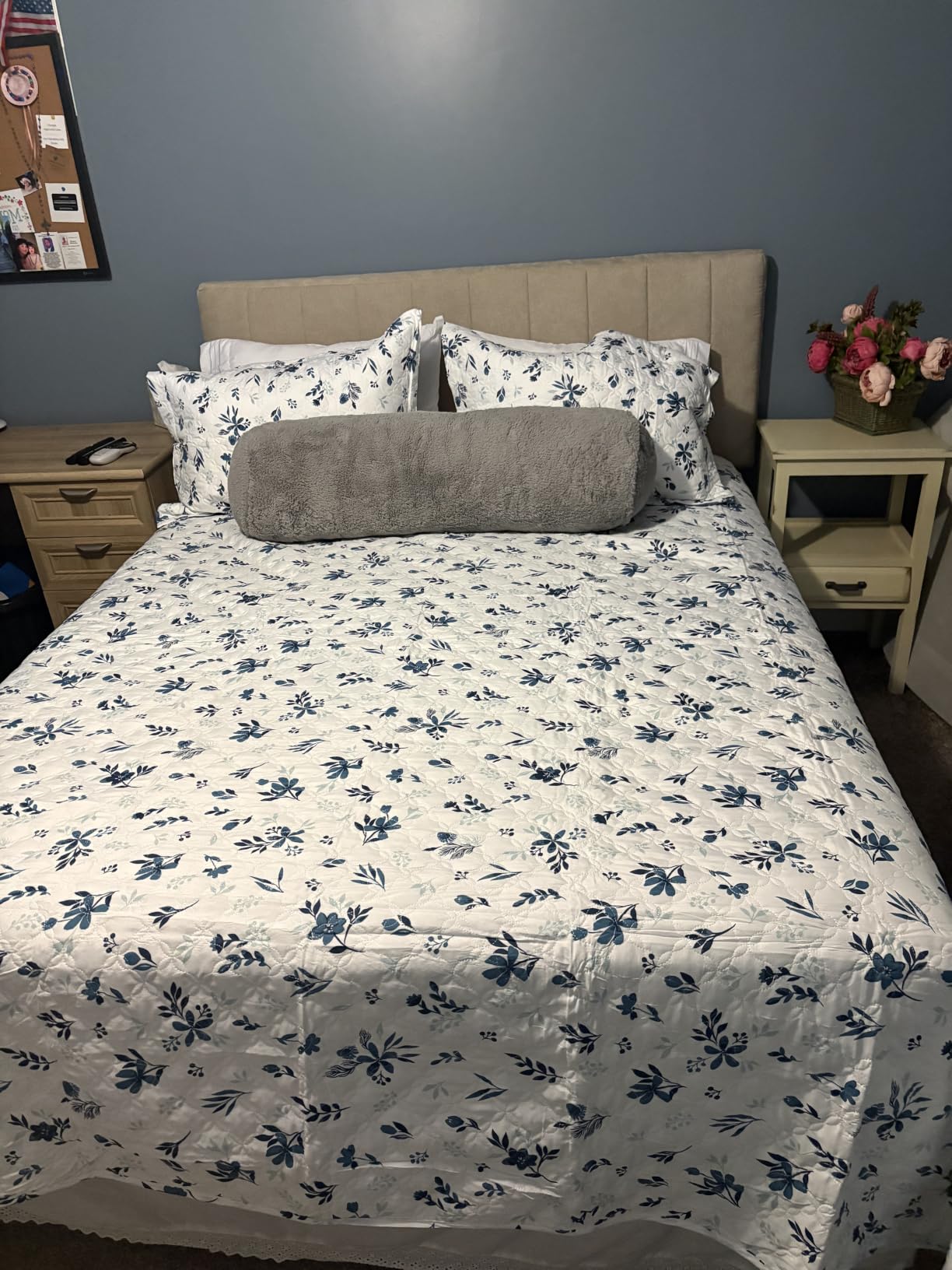 Bedsure Floral Quilt Queen Size - Reversible Blue & White Floral Comforter, Daisy Design Lightweight Bedspread Quilt Bedding, Soft Microfiber Coverlet for All Seasons (90