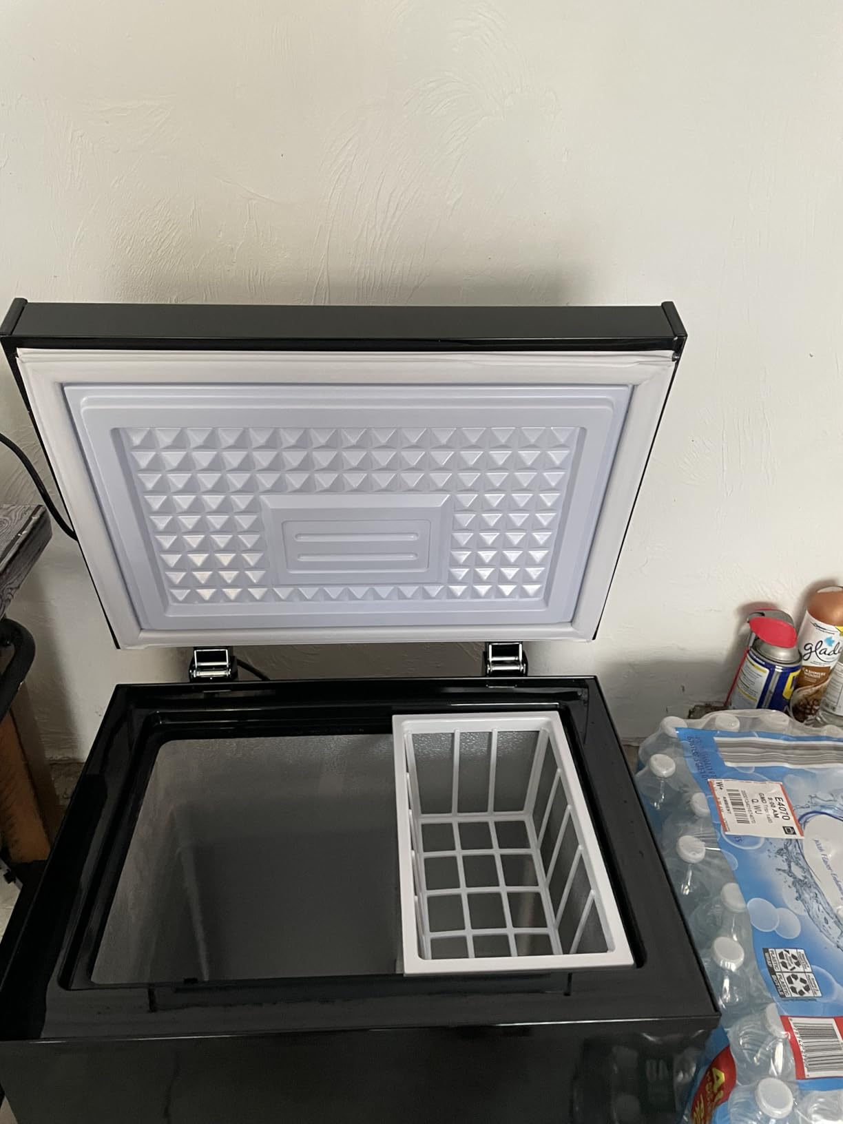 KRIB BLING Chest Freezer Adjustable Thermostat Compact Freezers with Removable Storage Basket for House Kitchen Garage Basement (5.0 cu.ft, Black) customer photo 2