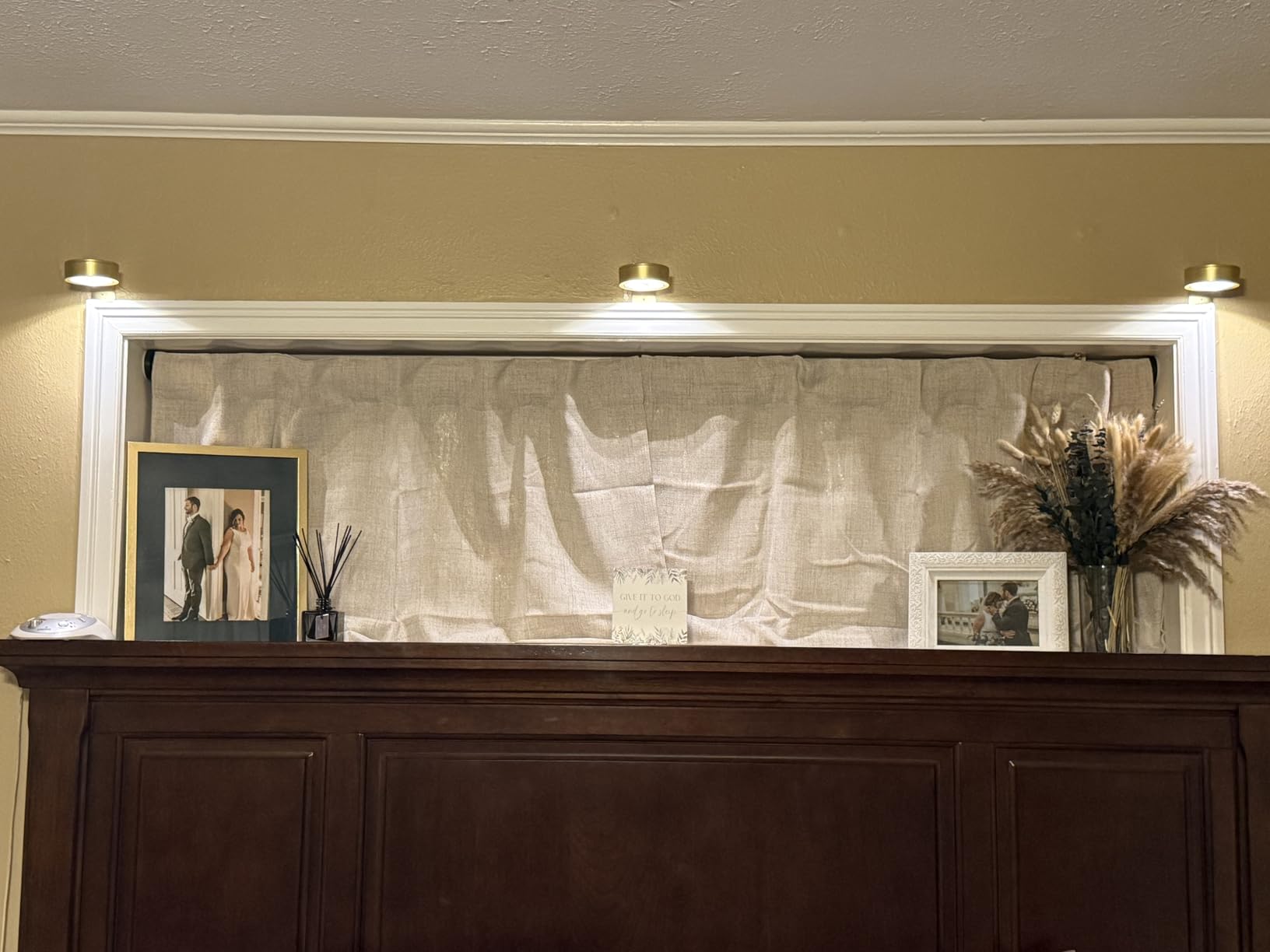 Picture Lights for Wall, Wireless Poster Lights Battery Operated, Gold customer photo 2