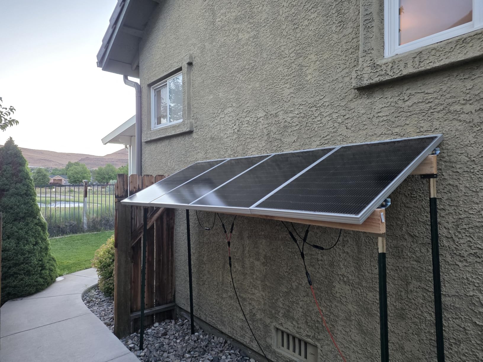 ECO-WORTHY 400W Solar Panels N-Type 4pcs 100 Watt 18V Monocrystalline customer photo 2