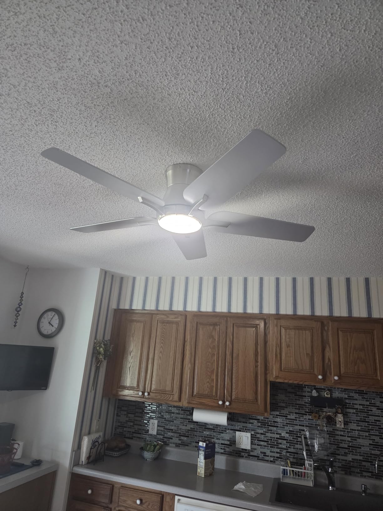 POCHFAN 42 Inch Ceiling Fans with Lights and Remote, Brushed Nickel Flush Mount Low Profile Ceiling Fan for Bedroom, Living Room, Patio, Dimmable 6 Speeds Noiseless Reversible, ETL Listed customer photo 2
