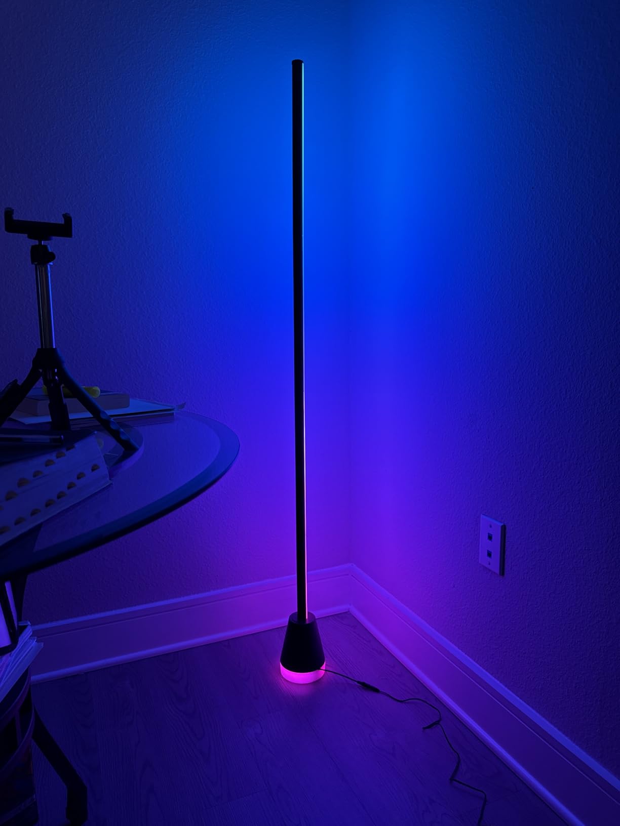 Keepsmile Smart RGB LED Corner Floor Lamp,172 LEDs Bright Standing Lamps for Living Room with APP and Remote,Modern Floor Lamp with Music Sync and 16 Million Colors, Ambient Lighting for Bedroom customer photo 1
