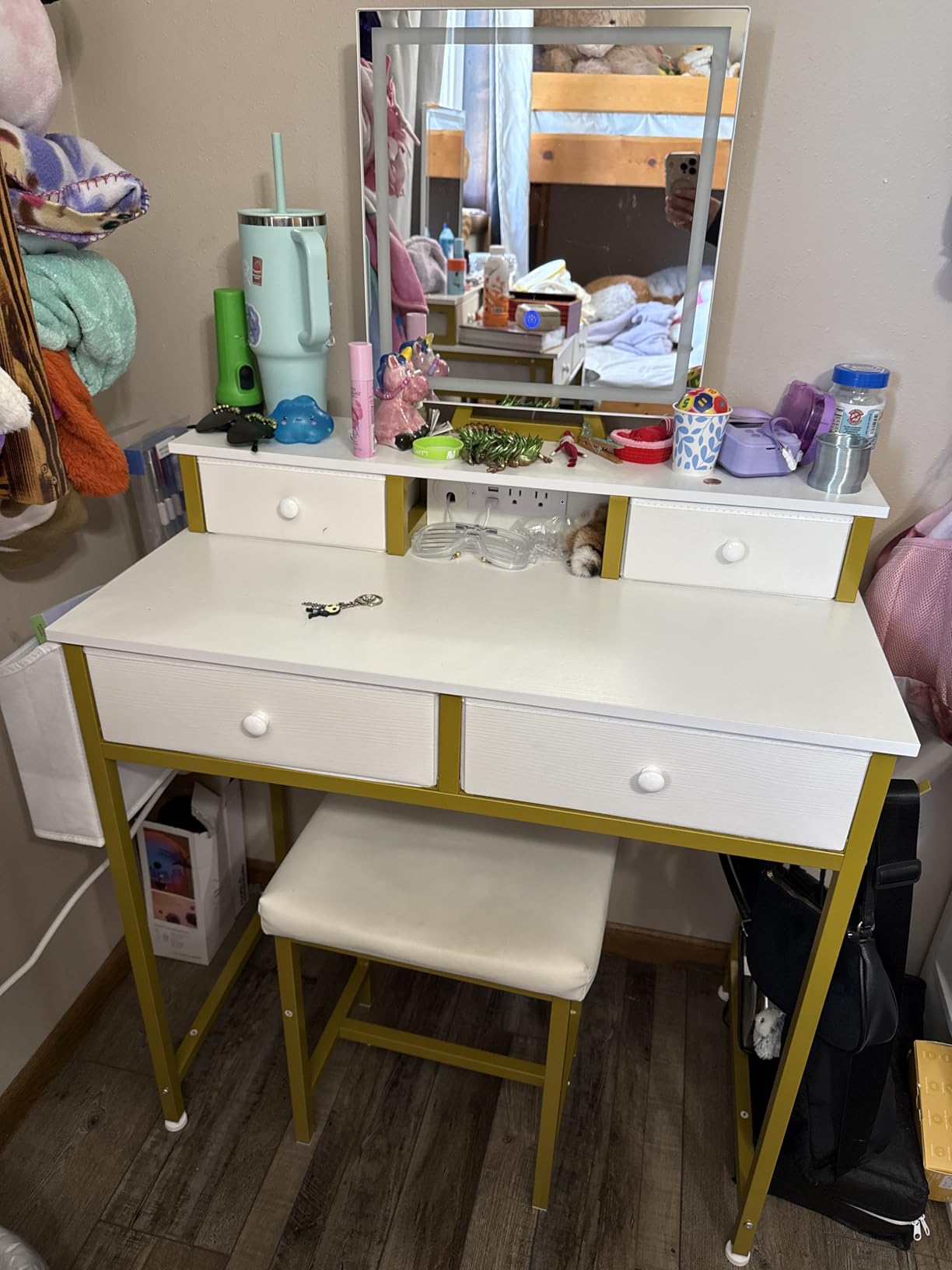 White Makeup Vanity Desk with Mirror and Lights, Vanity Set with Chair, Make Up Dresser Table with Drawers and Power Outlet for Girls Bedroom Small Space customer photo 1