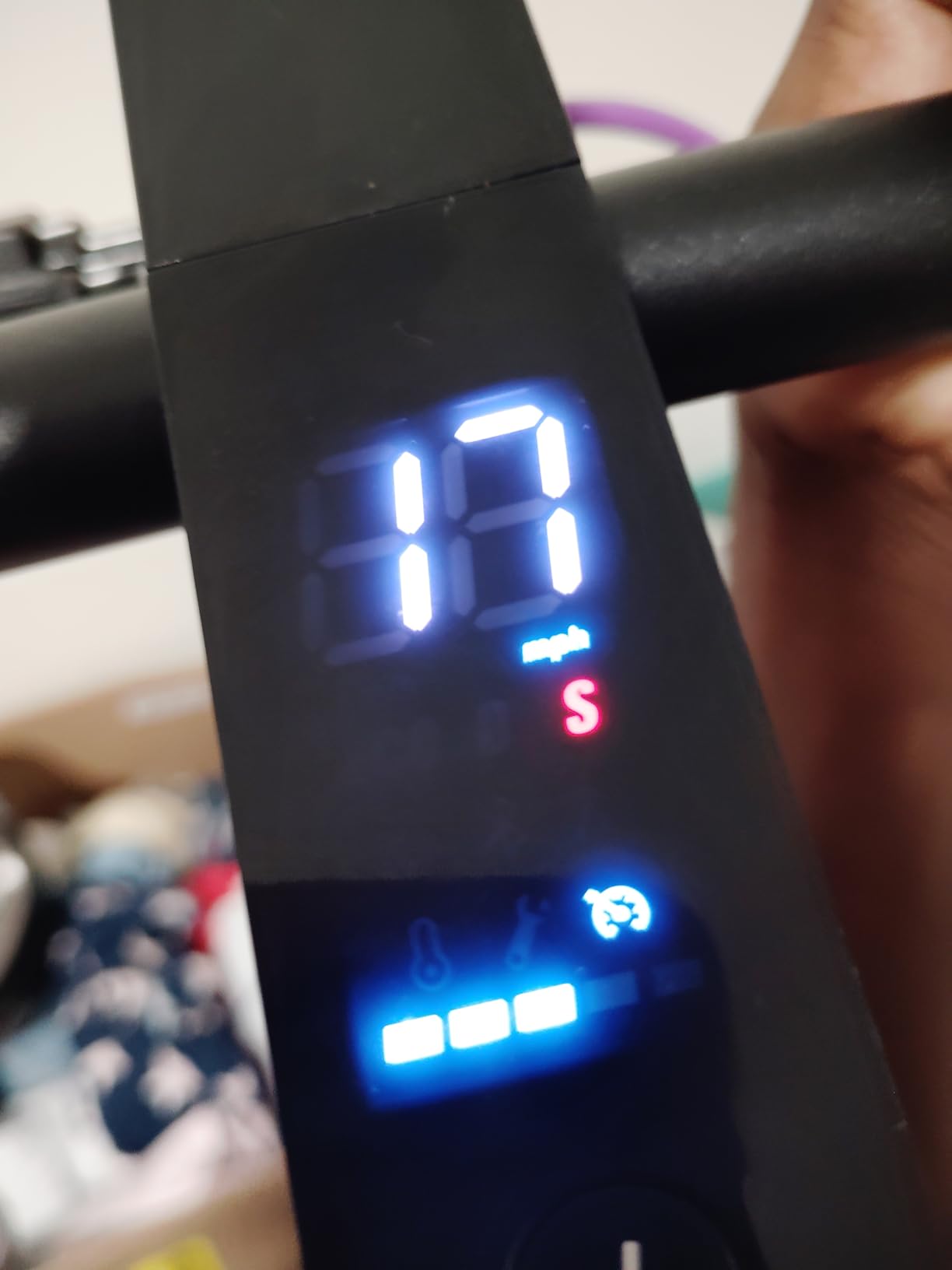 Aovowheel Electric Scooter for Adults, Folding E Scooter Commuting Scooters customer photo 1