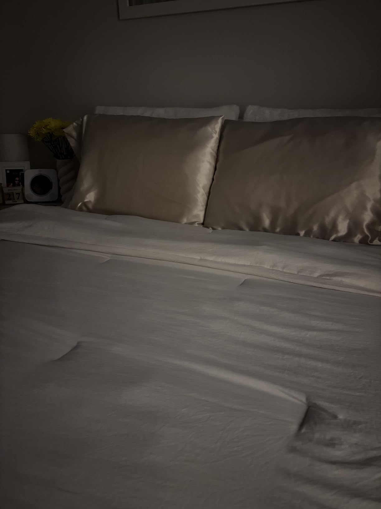Yaheetech Twin Bed Frame, Adjustable Chenille Upholstered Headboard, Beige customer photo 1