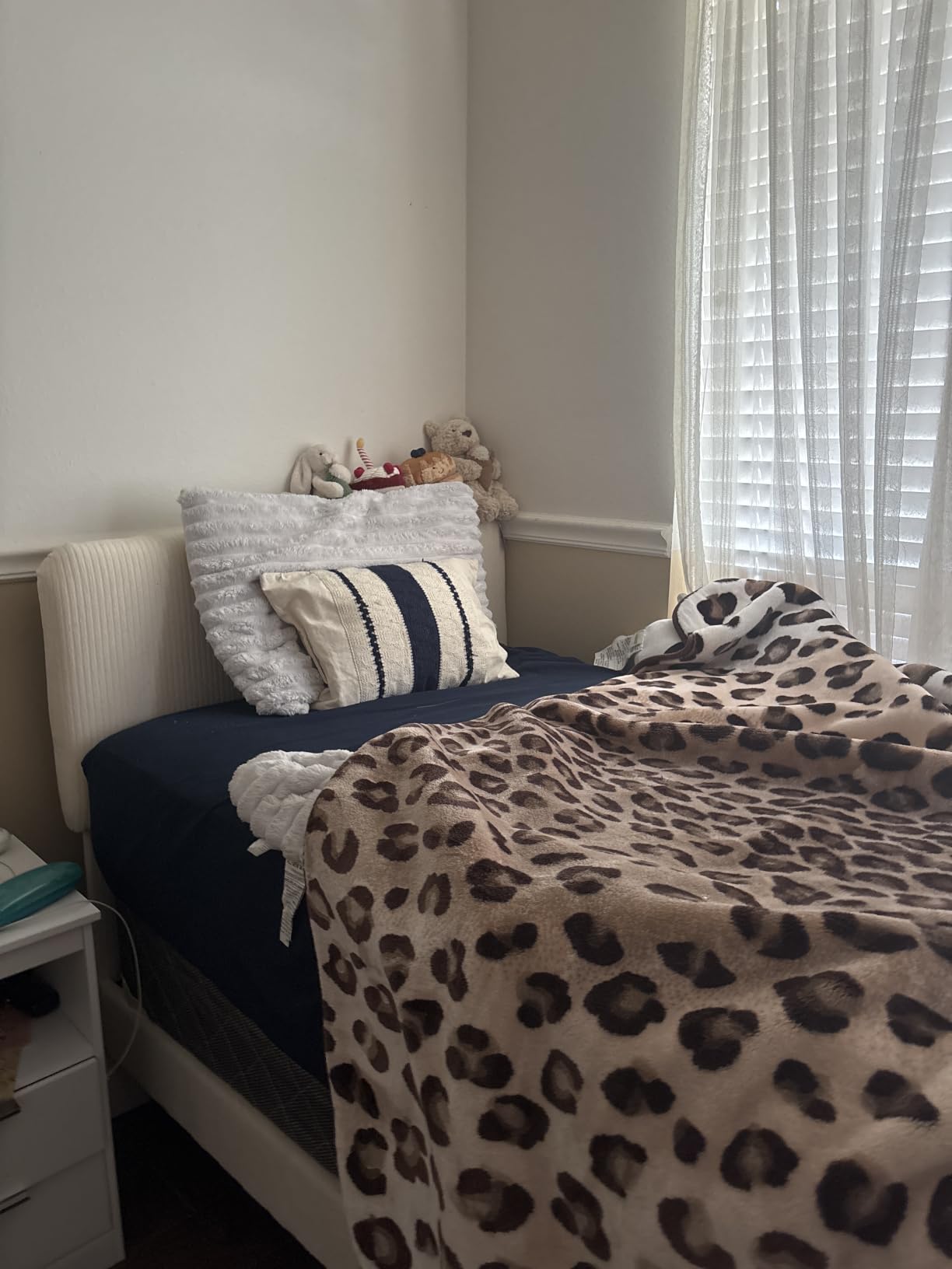 Yaheetech Twin Bed Frame, Adjustable Chenille Upholstered Headboard, Beige customer photo 2