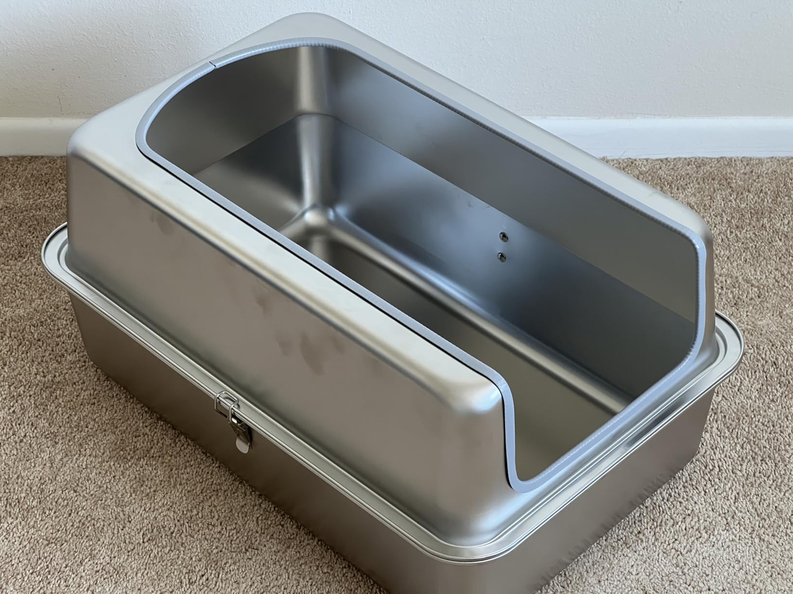 16'' High Sides XXXL All Stainless Steel Cat Litter Box with Lid,8'' Deep Metal Litter Box for Big Cats,Extra Large Litter Boxes with High Wall Enclosure,Anti-Leakage,Never Absorbs Odors,Non-Sticky customer photo 1