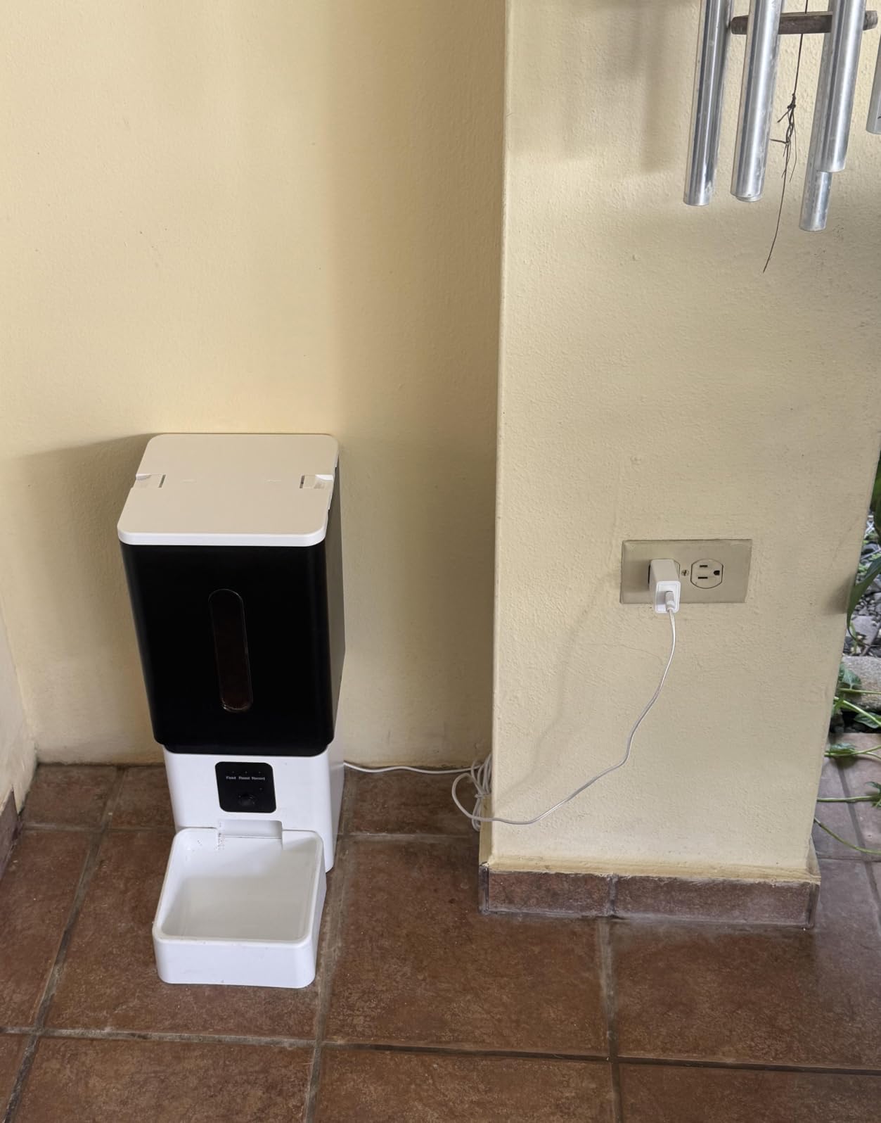 UTCG Automatic Dog Feeder with Camera: 8L/33 Cups 5G WiFi customer photo 1