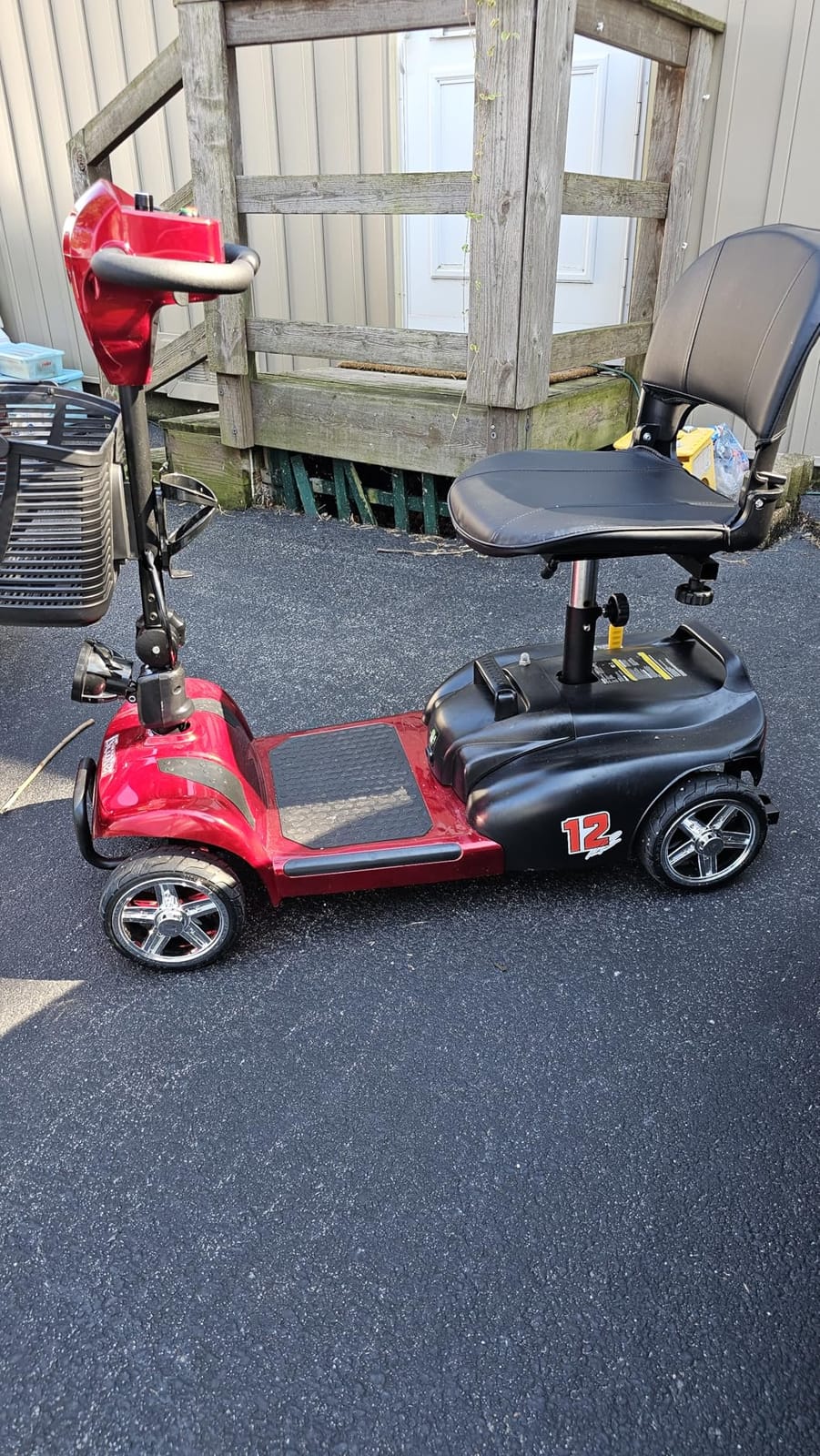 iScooter 3-Wheel Portable Mobility Scooter for Adults and Seniors, Easy-Disassembly Electric Scooter with Seat, Detachable Basket and Cup Holder, 264 lb Capacity, Red customer photo 1