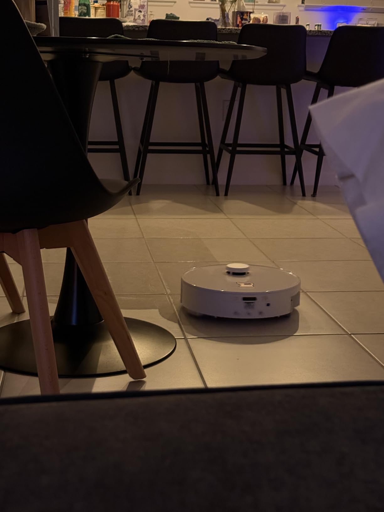roborock Qrevo Curv 2 Flow 2026 New Robot Vacuum and Mop, 20,000 Pa, SpiraFlow Real-Time Self-Cleaning Roller Mop, Dual Zero-Tangle, AI Obstacle Avoidance, Heat-Washes & Dries Mop, Carpet Protection customer photo 2