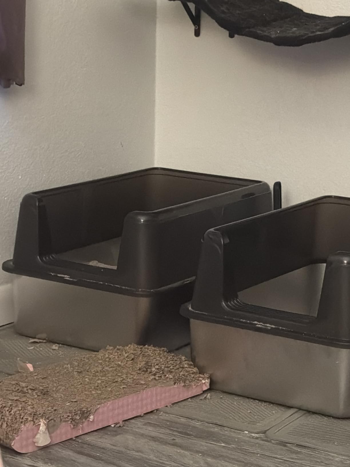 Stainless Steel Litter Box with Lid, High Sided Enclosed Metal Litter Box for Big Cats, Easy Cleaning Anti-Urine Leakage, Non-Sticky Cat Box, Front Entry Top Exit KittyBox, Includes Mat & Scoop customer photo 2