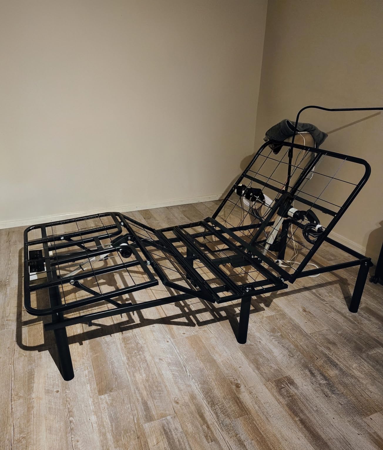 Amada King Adjustable Bed Frame with Head and Foot Incline, Quiet Motor customer photo 2