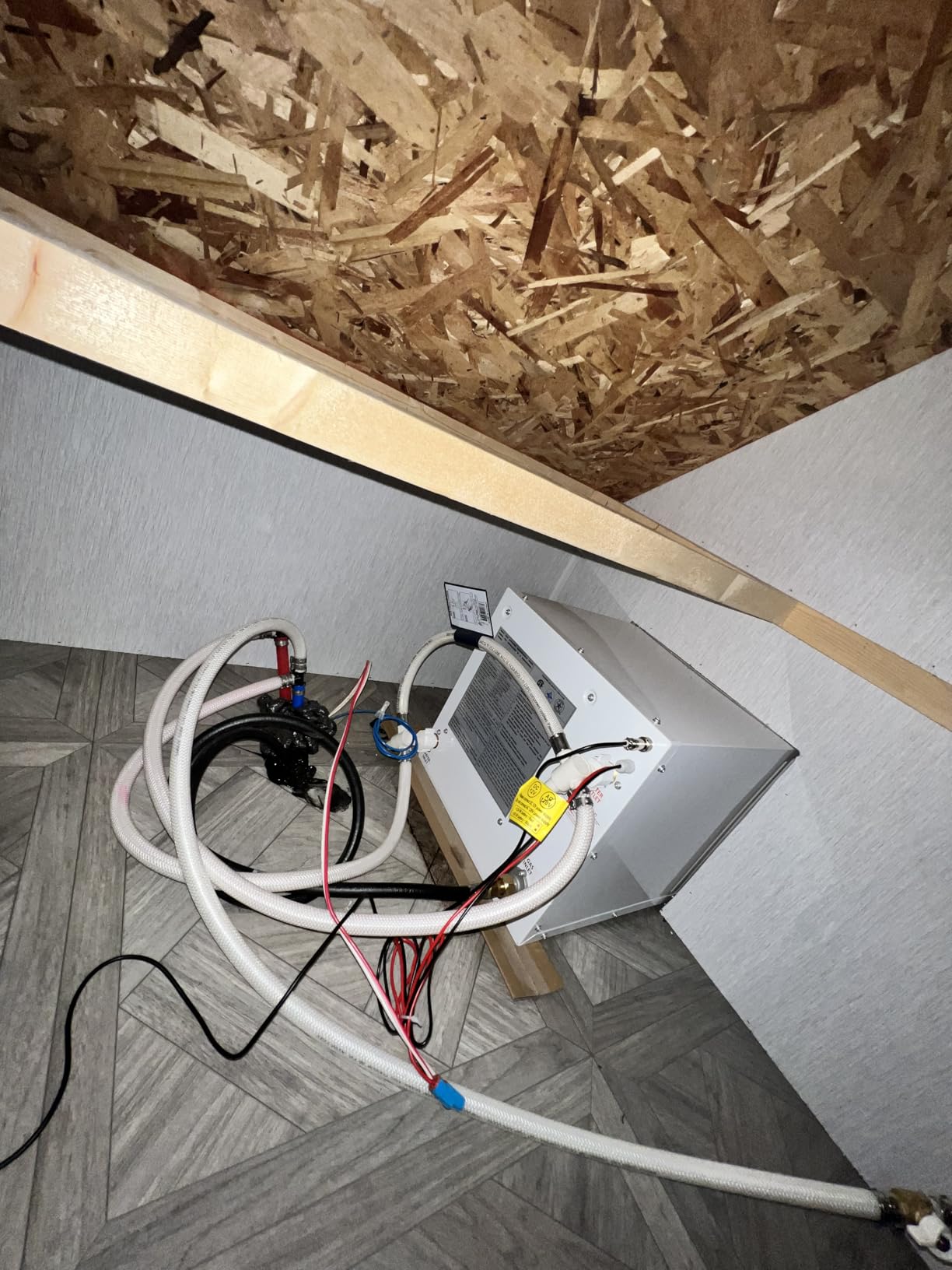 CAMMOO 65000BTU RV Tankless Water Heater with Door, Dual Outlet, 12V DC customer photo 2
